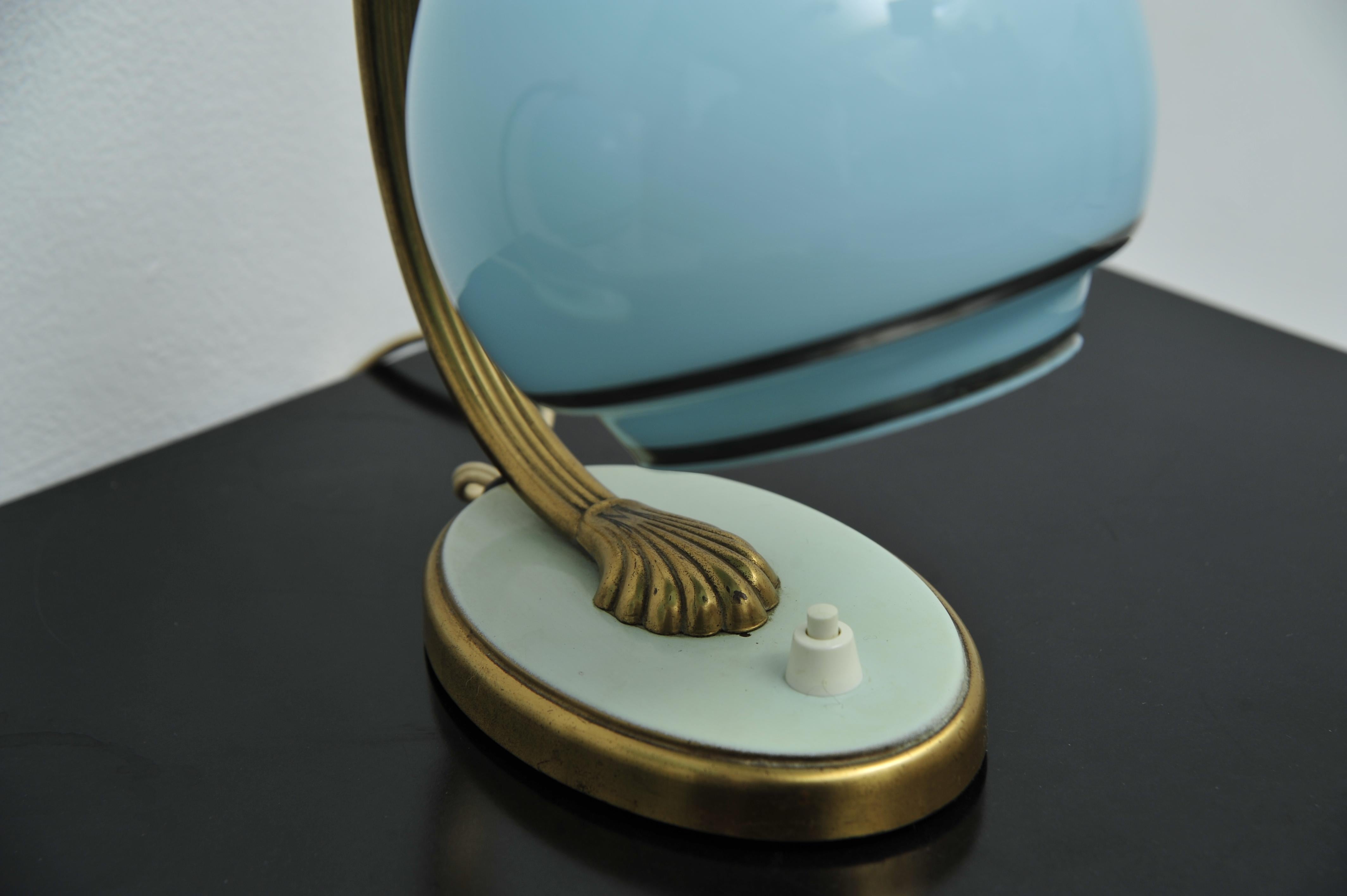 Art Deco Nachttischlampen Blaues Glas Bronzefüße 2er Set 1920 (Art déco) im Angebot