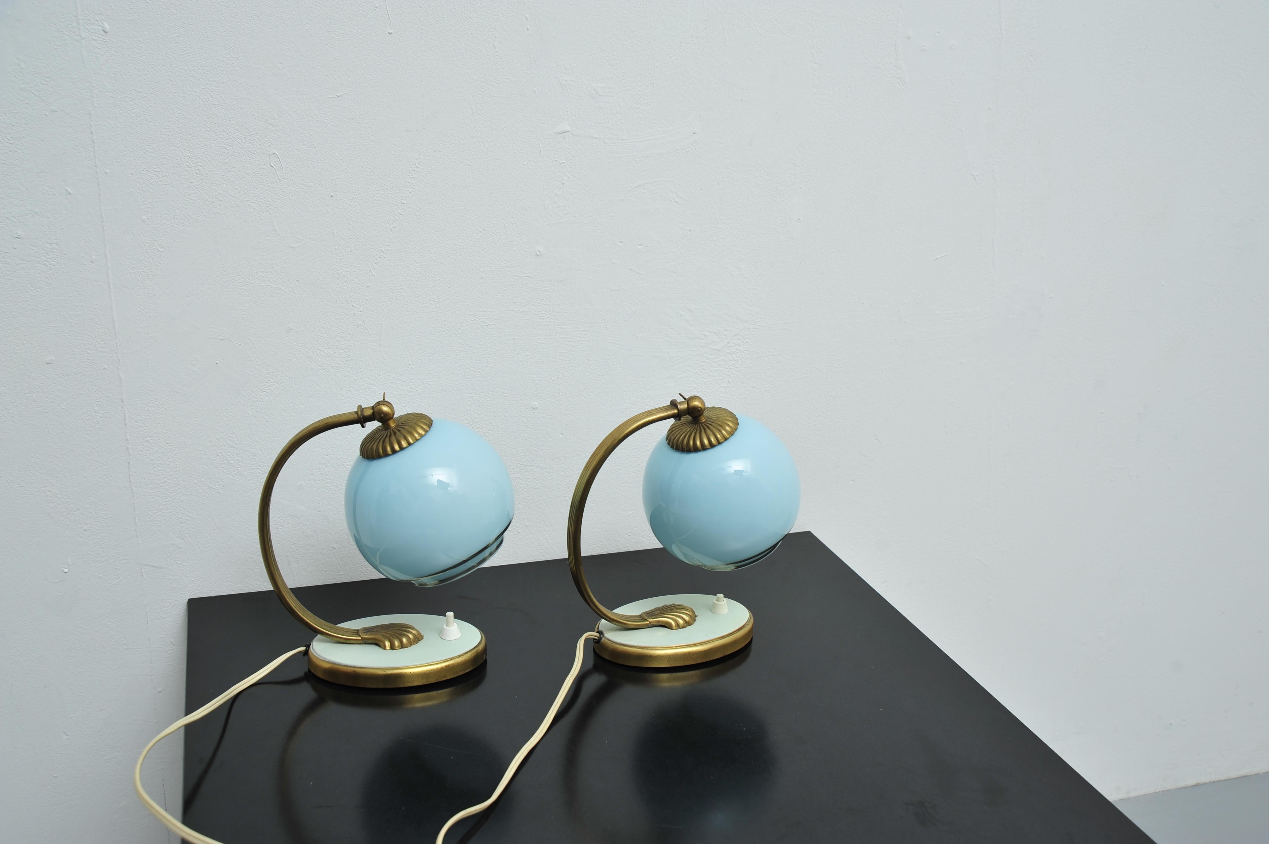 Art Deco Nachttischlampen Blaues Glas Bronzefüße 2er Set 1920 im Angebot 2