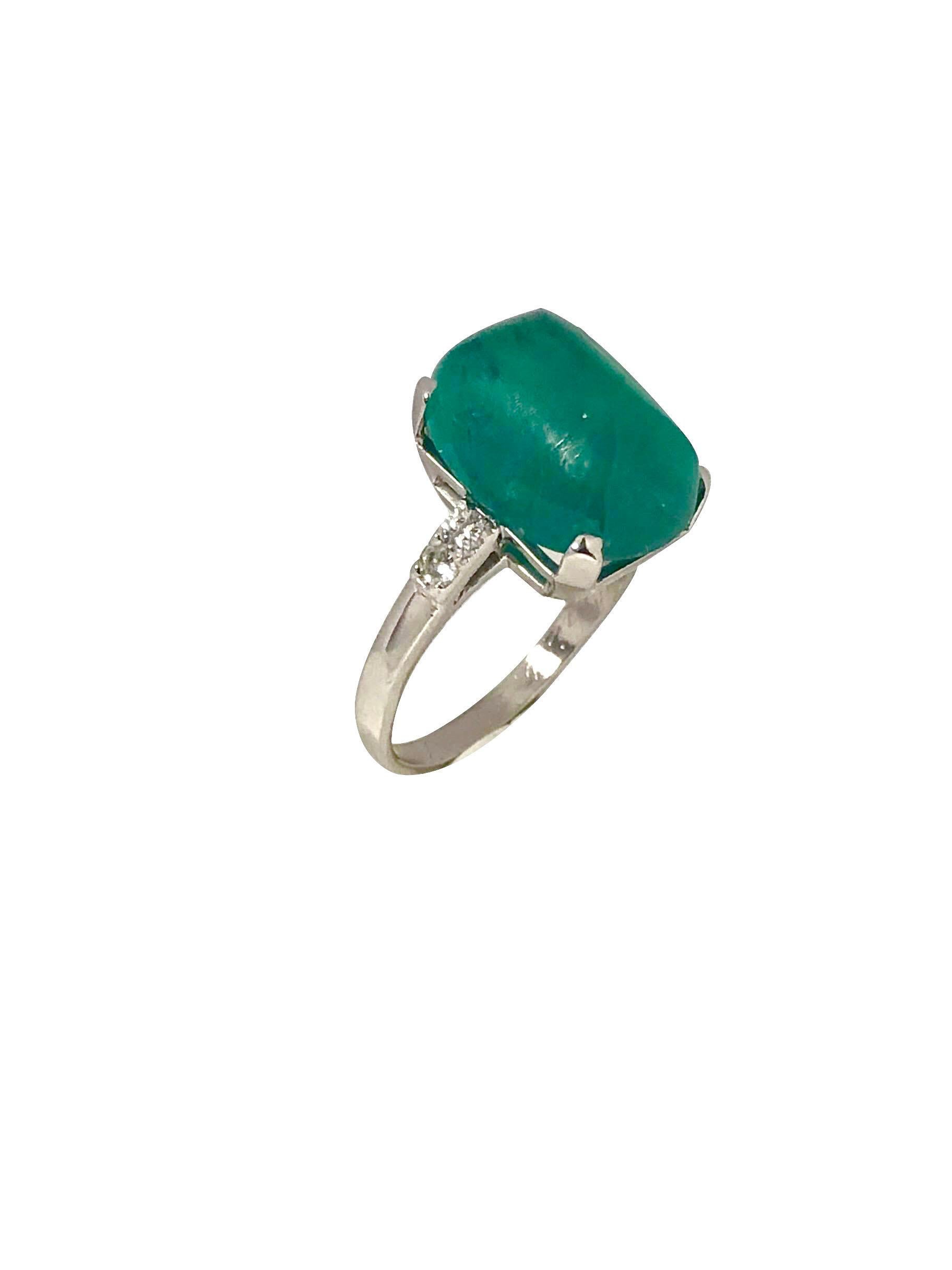 Women's or Men's Art Deco Natural 10 Carat Russian Sugarloaf Emerald Platinum and Diamond Ring