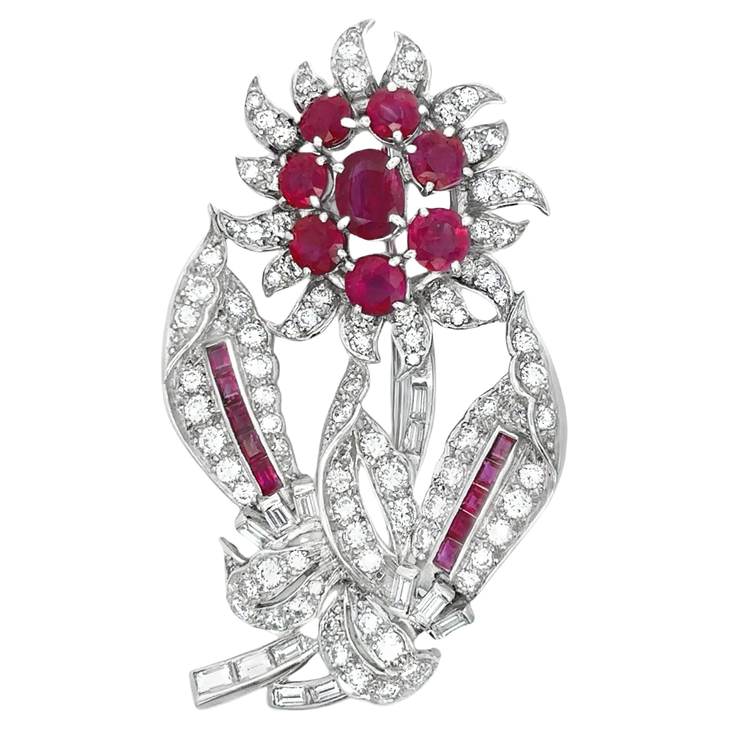 Art Deco Brosche mit natürlichem burmesischem Rubin und Diamanten