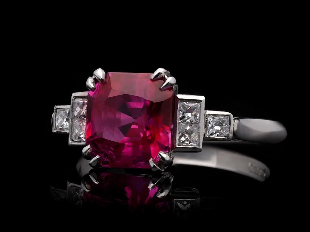 Anillo Art déco de rubí birmano natural y diamantes, circa 1935. en venta 1
