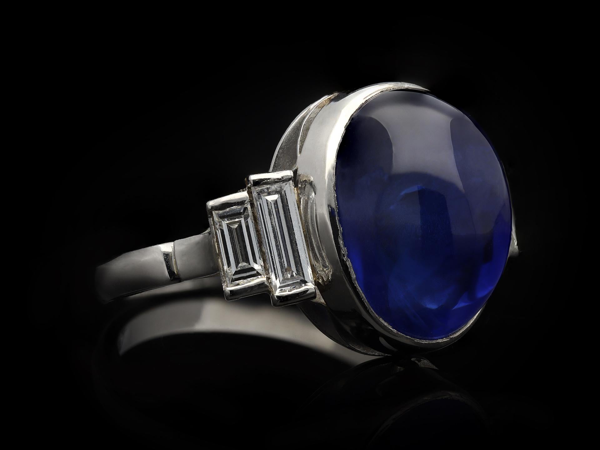 Art Deco natural Ceylon cabochon sapphire and diamond ring.  For Sale 1