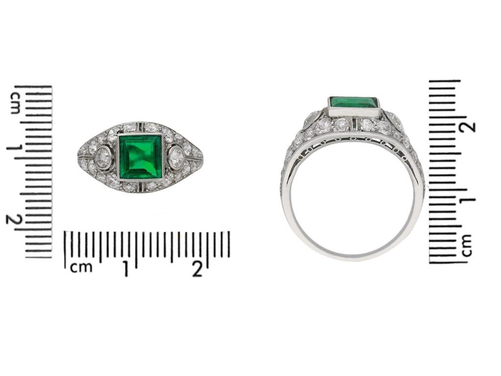 Art Deco Natural Colombian Emerald & Diamond Bombé Ring, American, circa 1930 In Good Condition In London, GB