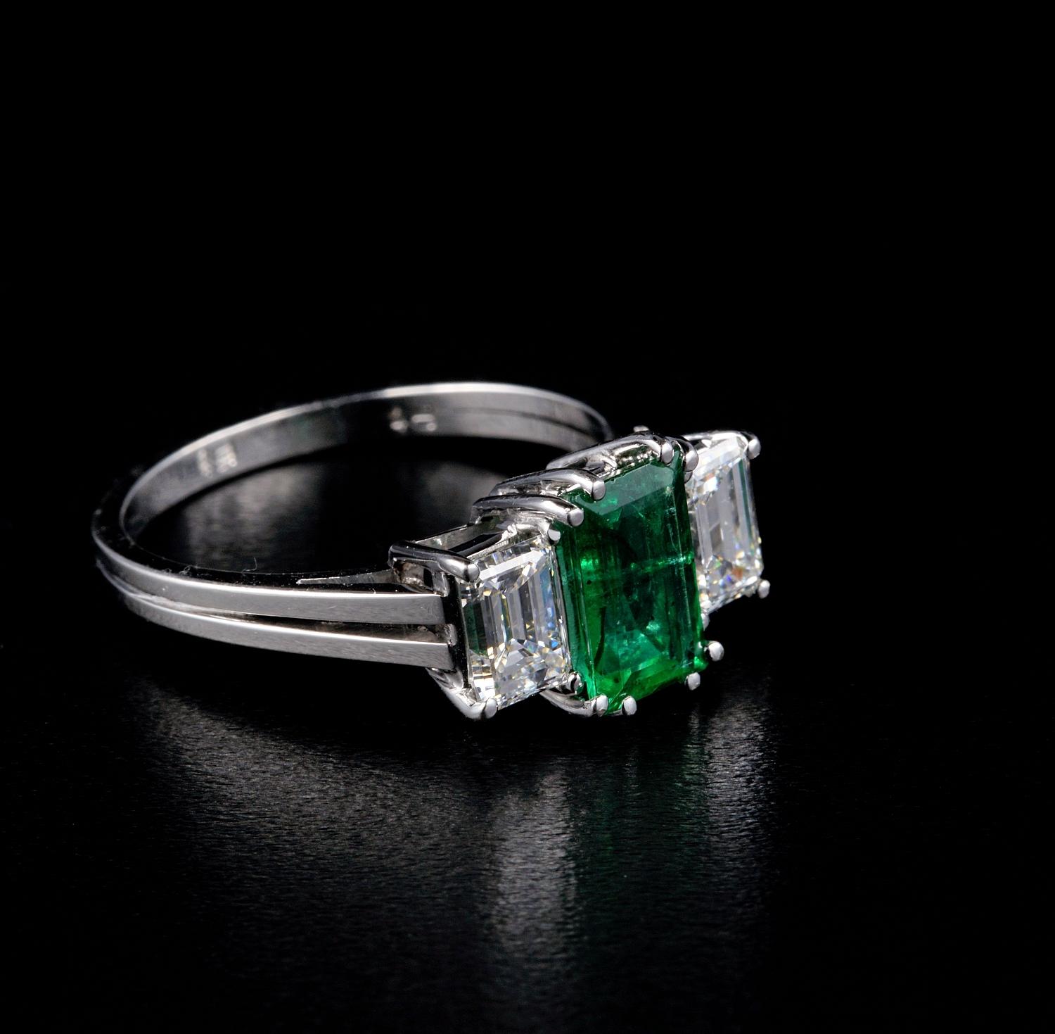 Art Deco Natural Colombian Emerald Diamond Trilogy Platinum Ring In Good Condition In Napoli, IT
