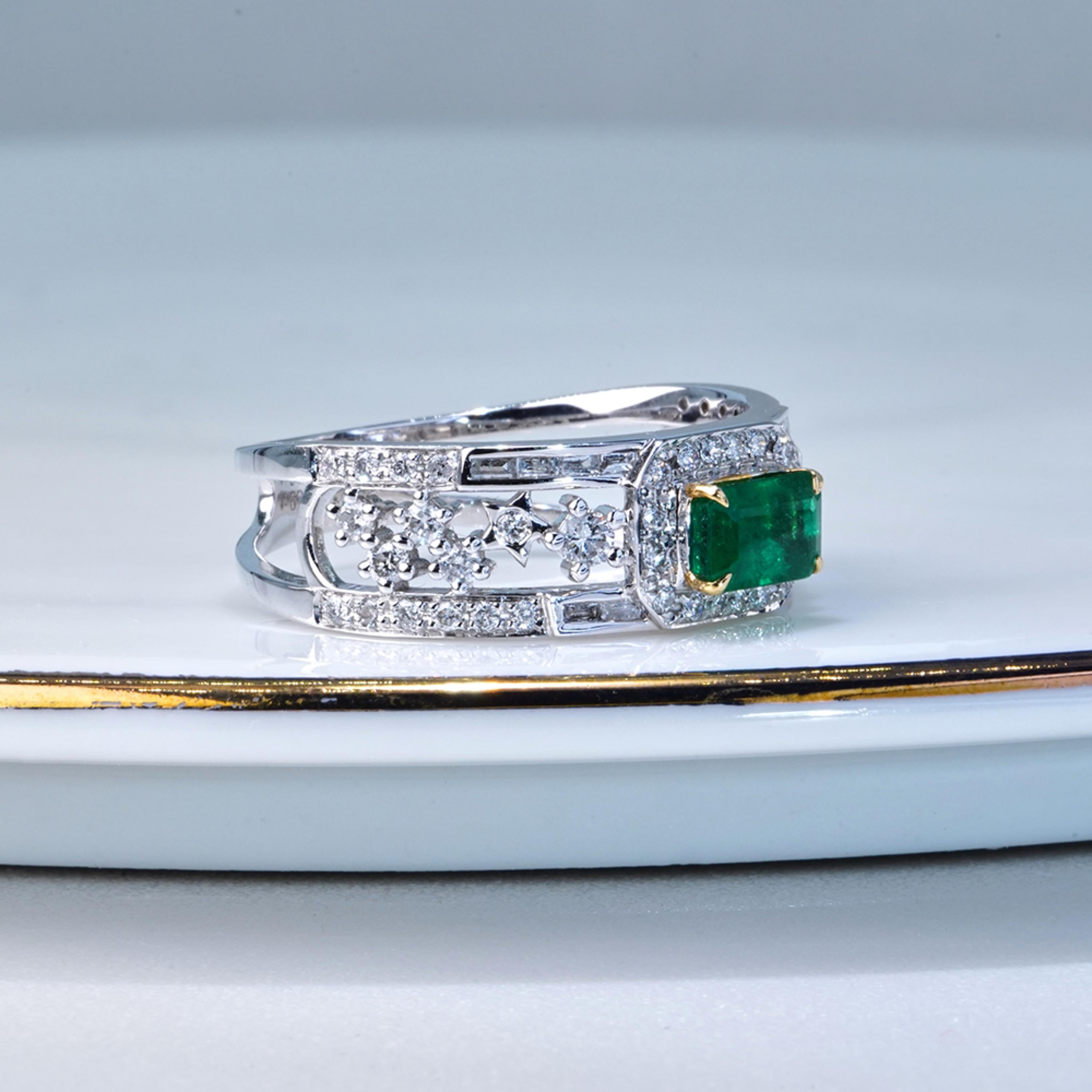 18K Gold Natural Emerald and Diamond Antique Art Deco Style Engagement Band Ring

A stunning ring featuring IGI/GIA Certified 0.52 Carat Natural Emerald and 0.98 Carat of Diamond Accents set in 18K Solid Gold.

Emeralds are highly valued for their
