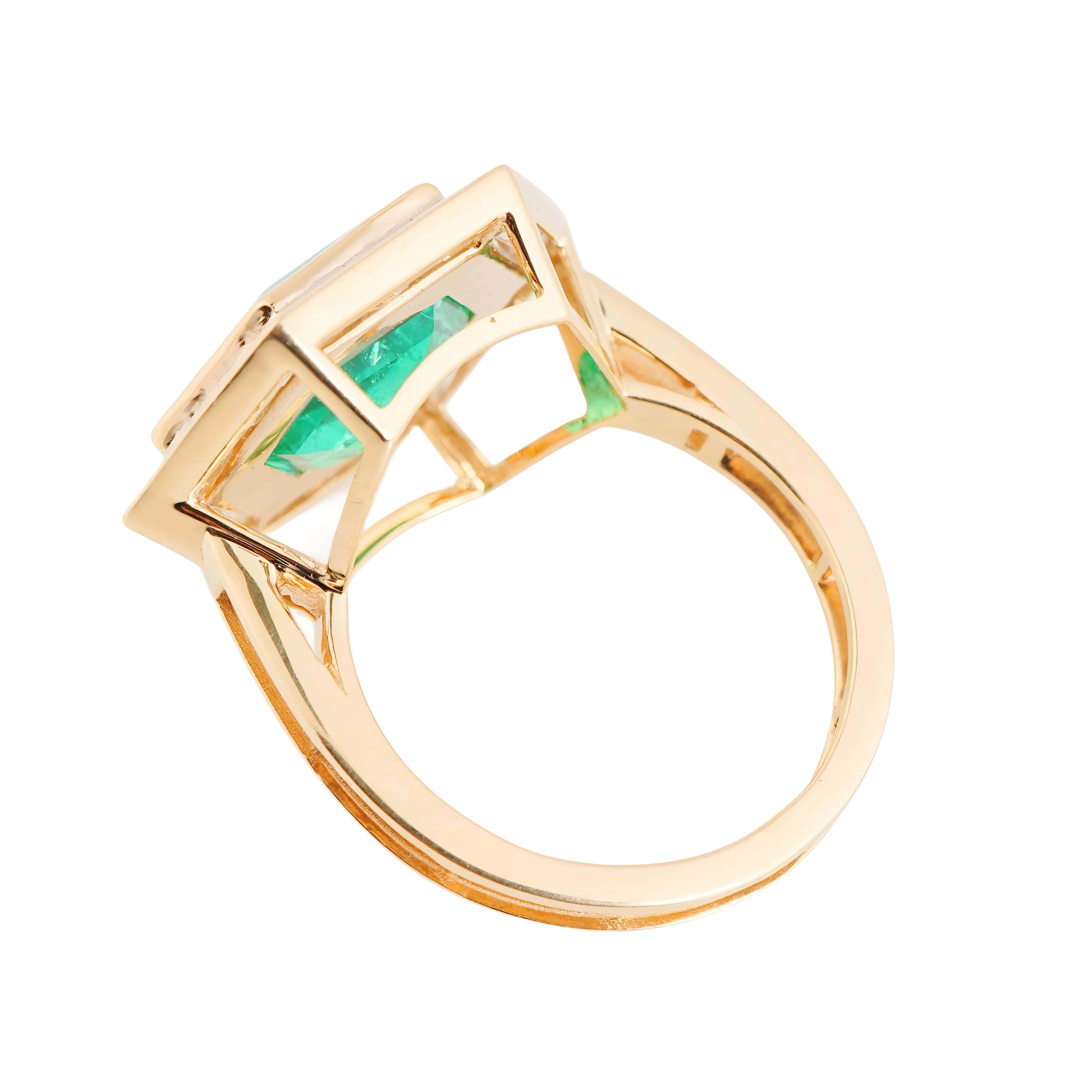 Art deco style  Natural high quality zambian Emerald & diamond ring 18k gold In New Condition For Sale In New York, NY