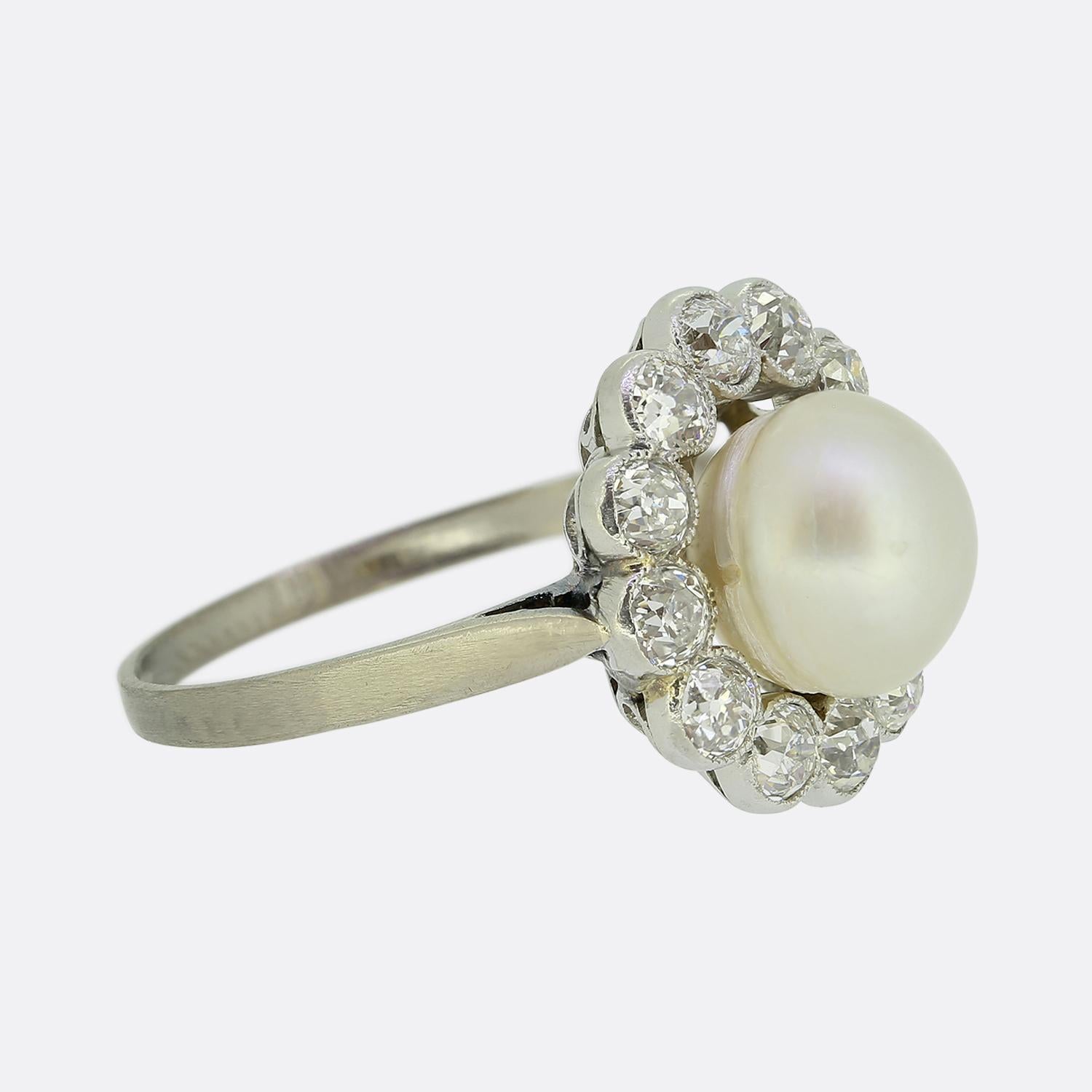 Taille vieille mine Bague grappe Art déco en perles naturelles et diamants en vente