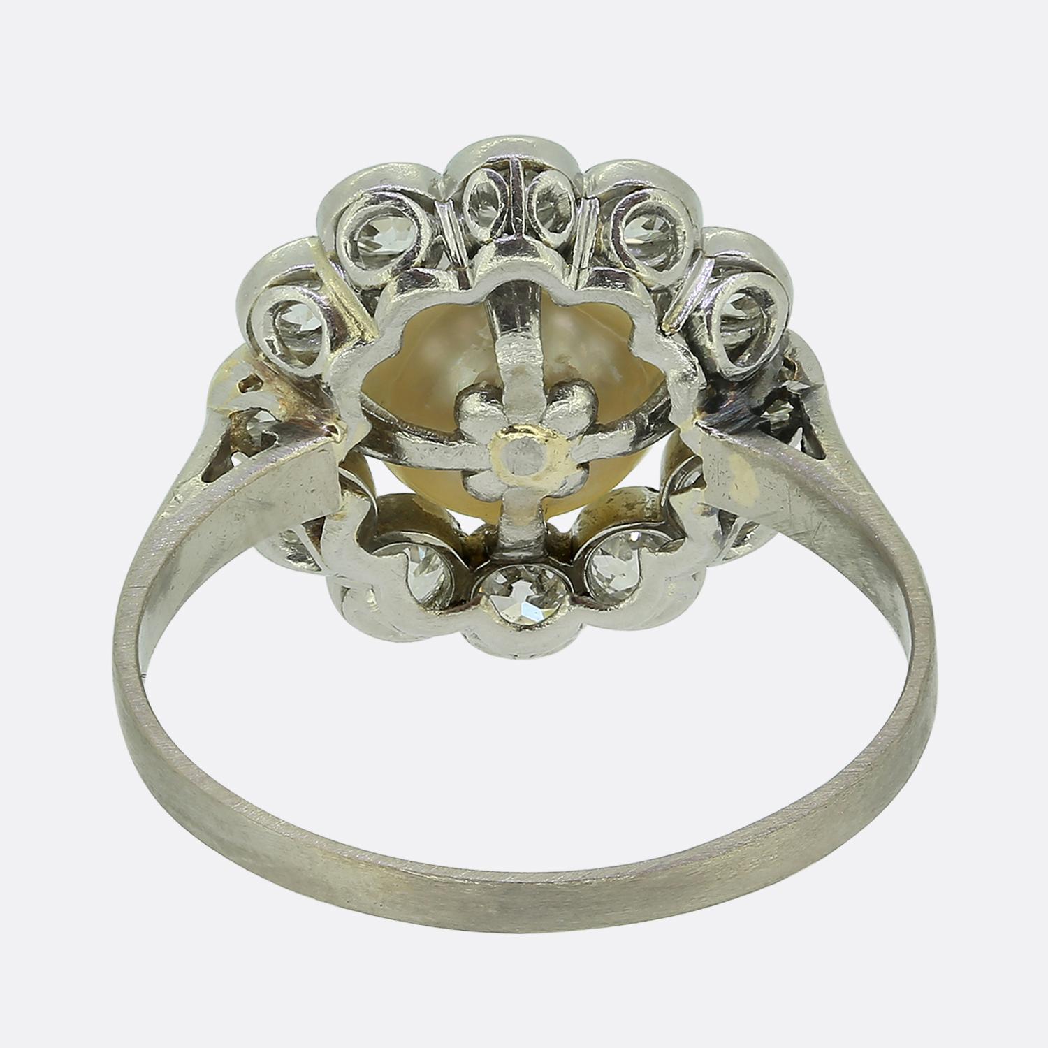 Bague grappe Art déco en perles naturelles et diamants Bon état - En vente à London, GB