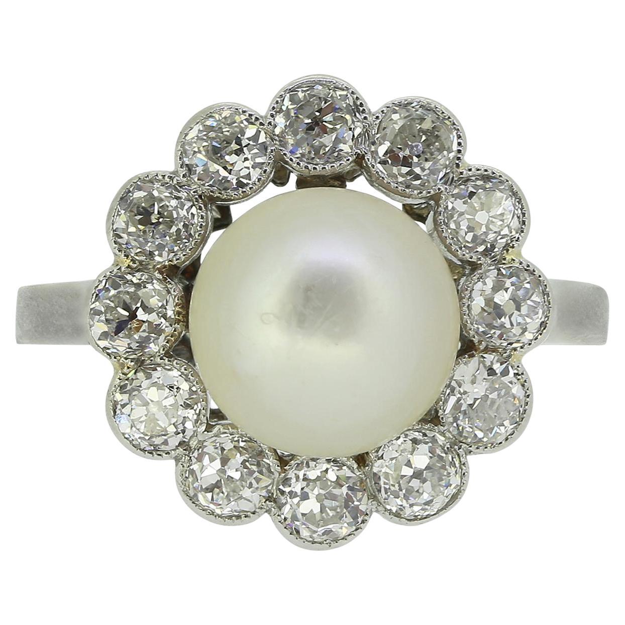 Bague grappe Art déco en perles naturelles et diamants en vente