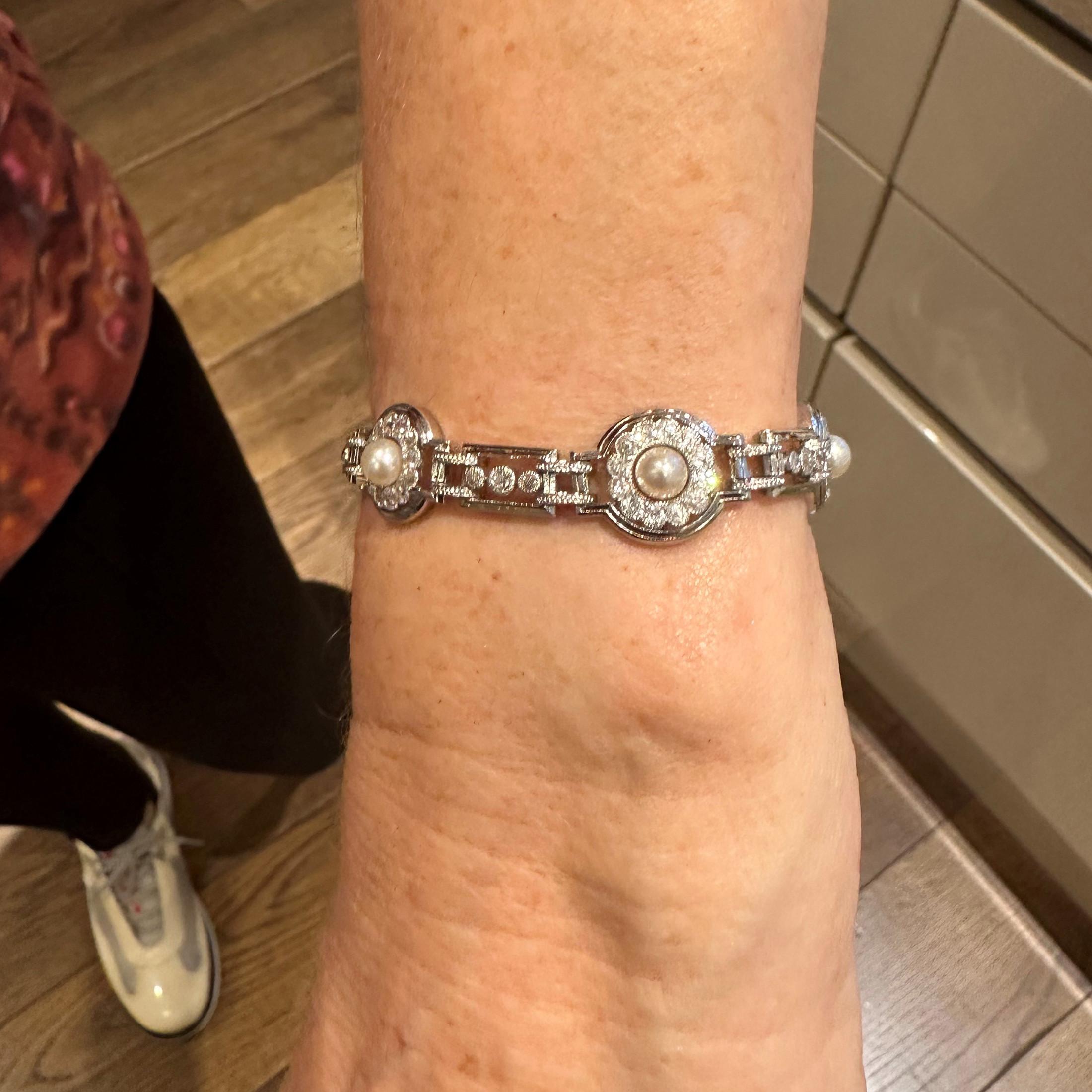Taglio rotondo Bracciale Art Deco con perle naturali, diamanti e platino, circa 1930 in vendita