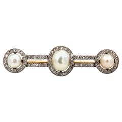 Broche Art déco en platine et or 18 carats avec perles naturelles et diamants, circa 1920