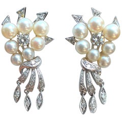 Boucles d'oreilles pendantes en perles naturelles et diamants de style Art déco ancien