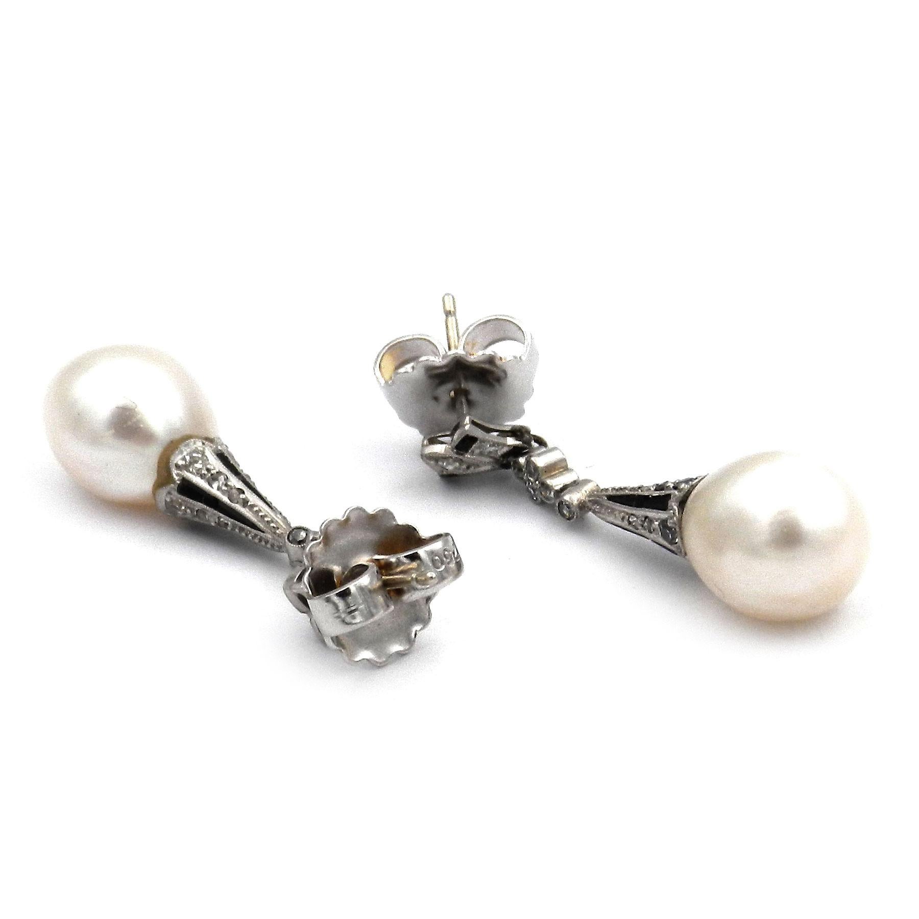 Art Deco Natural Pearl Onyx Diamond 18K White Gold Earrings circa 1920 In Good Condition For Sale In Goettingen, DE