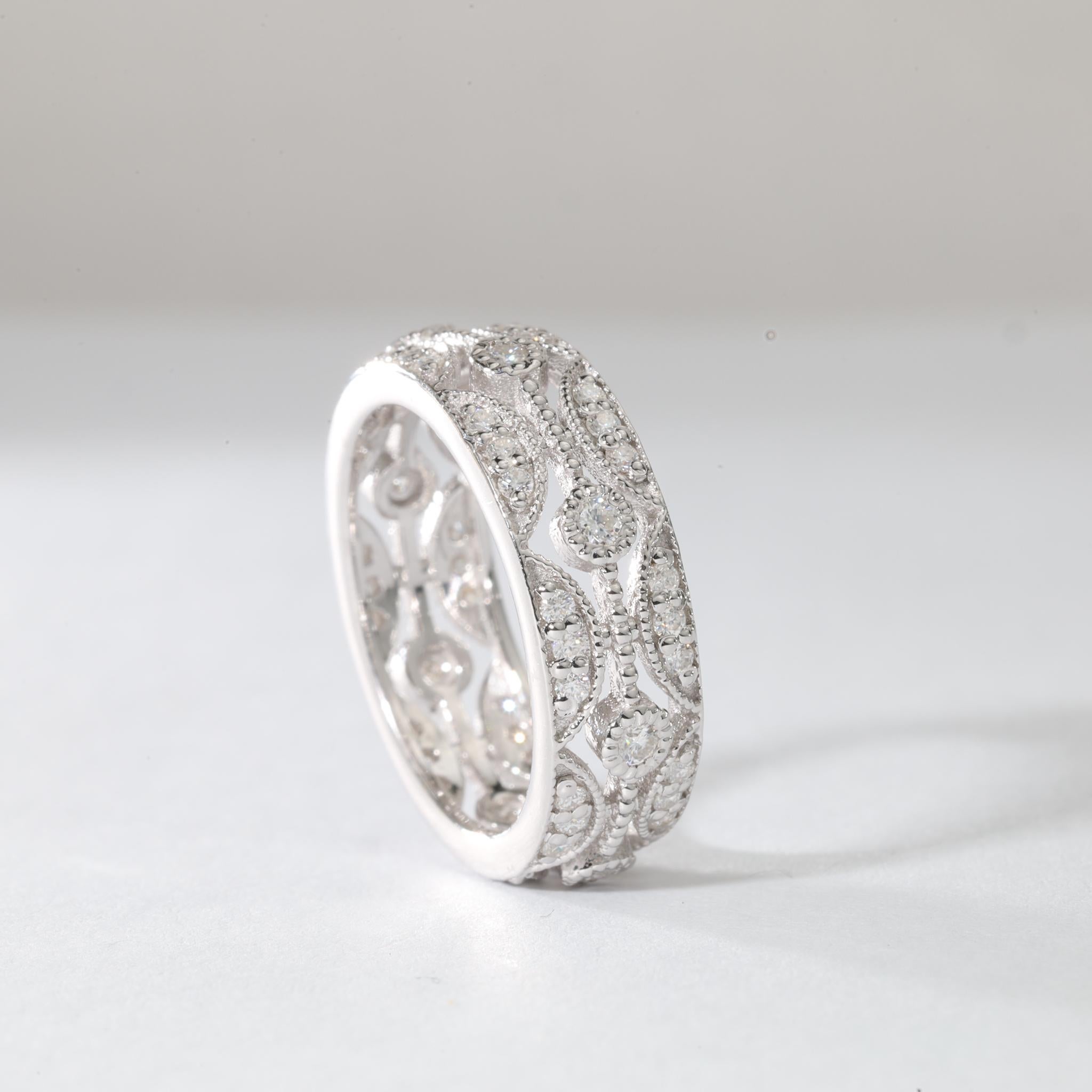 Art déco Bague de fiançailles en or blanc 18 carats avec diamant rond naturel Art Deco en vente