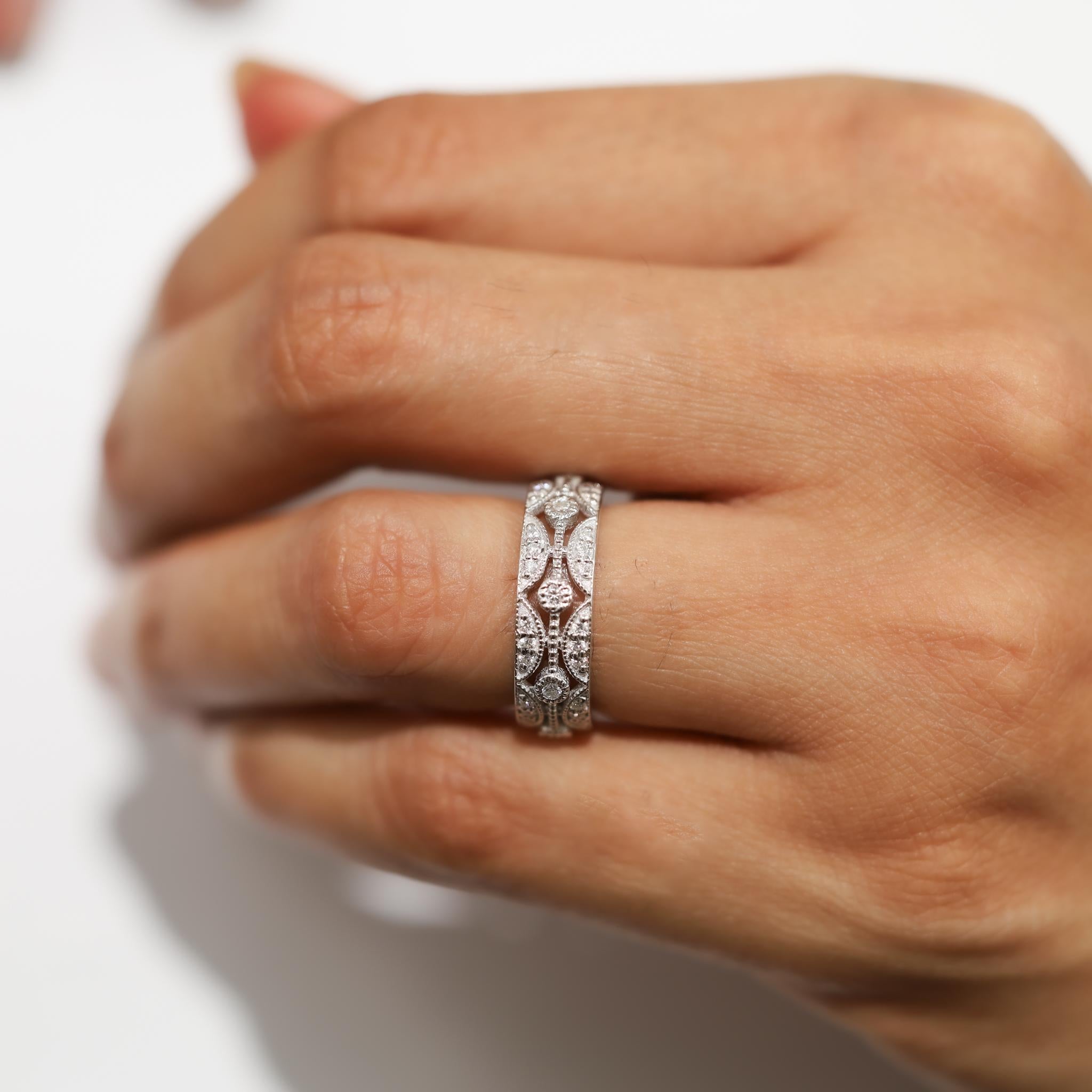 Bague de fiançailles en or blanc 18 carats avec diamant rond naturel Art Deco Neuf - En vente à Jaipur, RJ