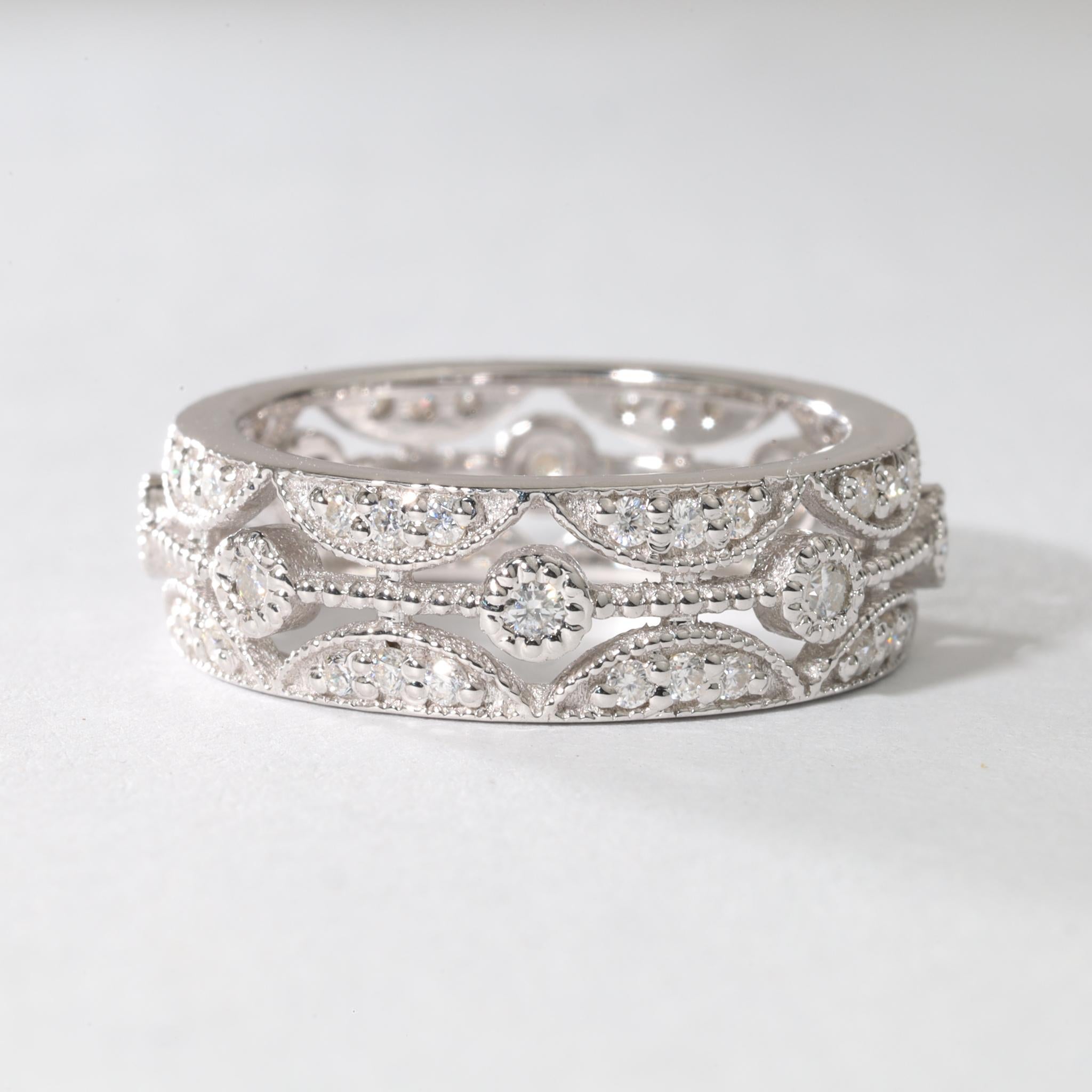 Bague de fiançailles en or blanc 18 carats avec diamant rond naturel Art Deco en vente 2