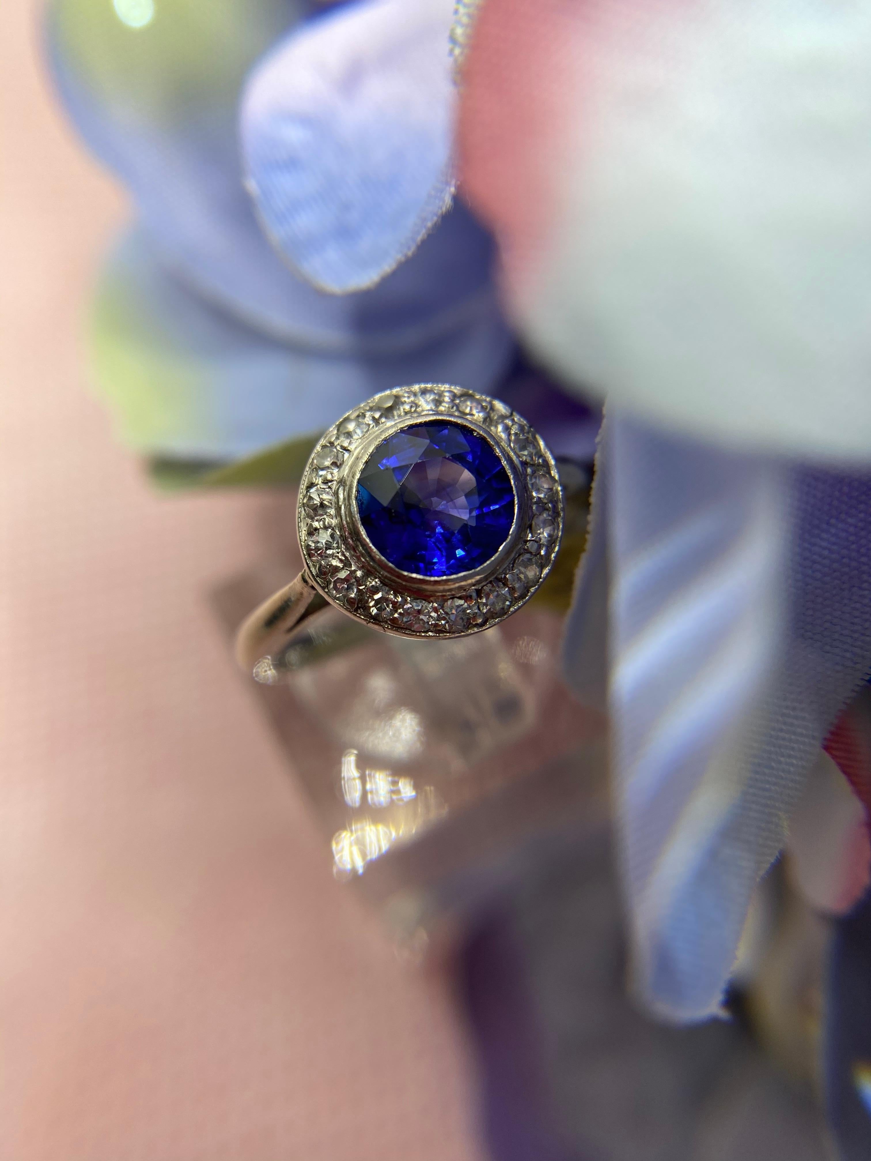An absolute classic, 1920s Art Deco sapphire and diamond ring. Certified, natural sapphire is 1.47cts and has 0.24cts of rose cut diamonds all set in 18k white gold. 