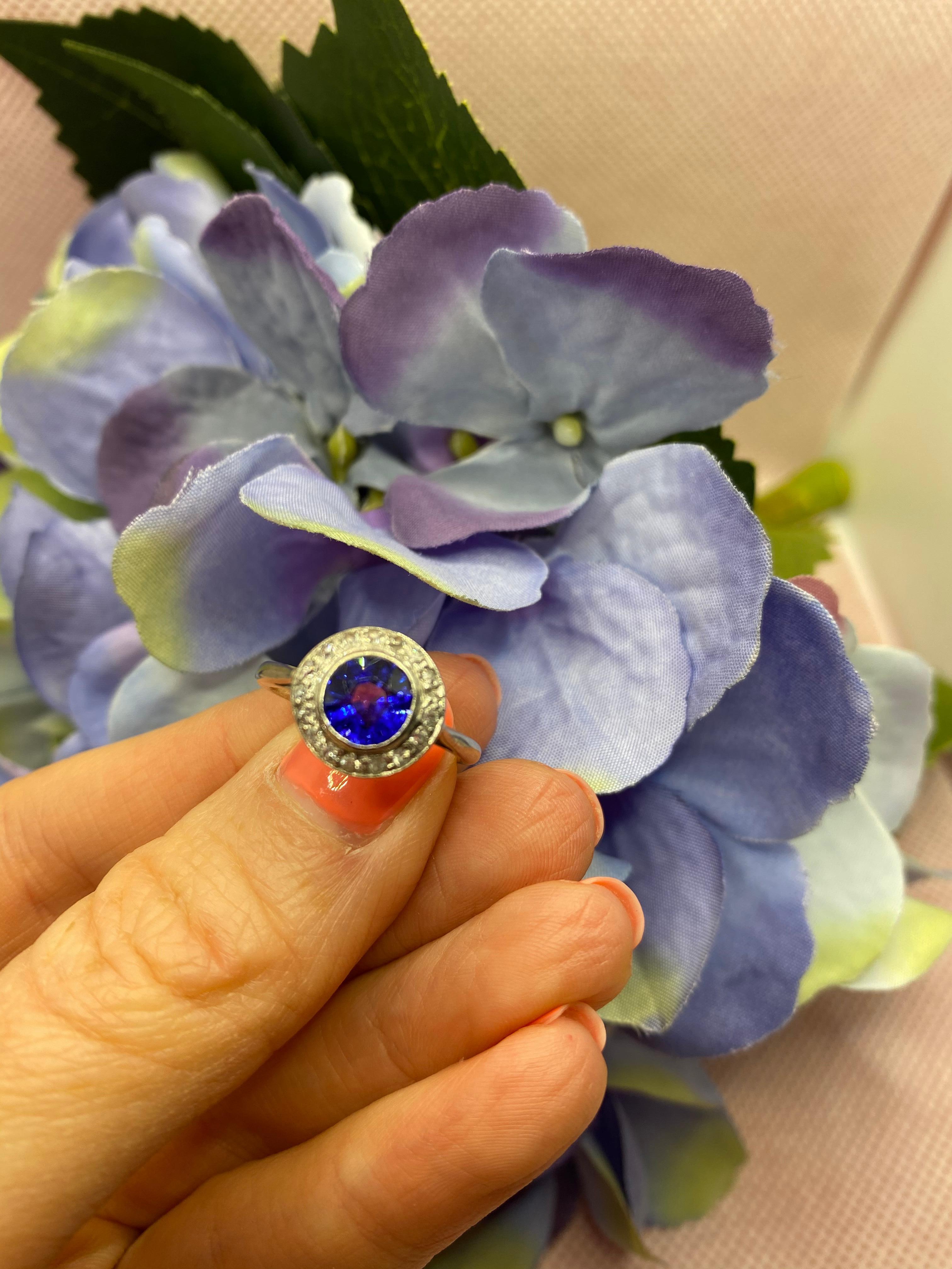 Art Deco Natural Sapphire and Diamond Ring In Good Condition For Sale In London, GB