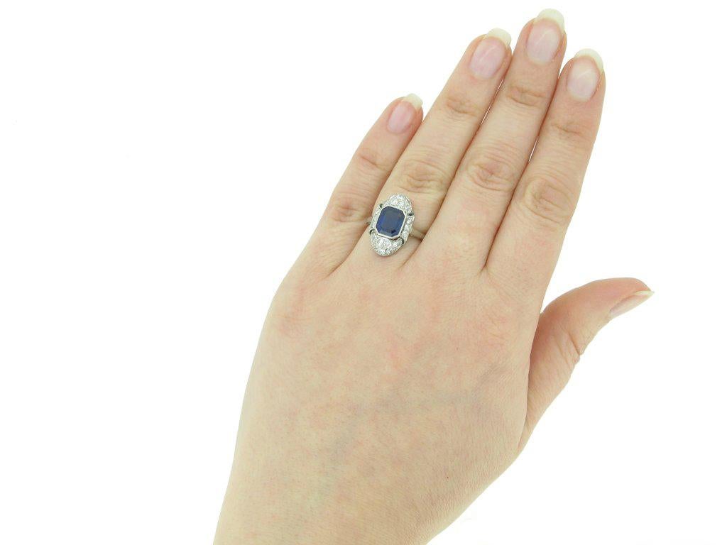 Art Deco Natural Sapphire Diamond Platinum Ring In Good Condition For Sale In London, GB