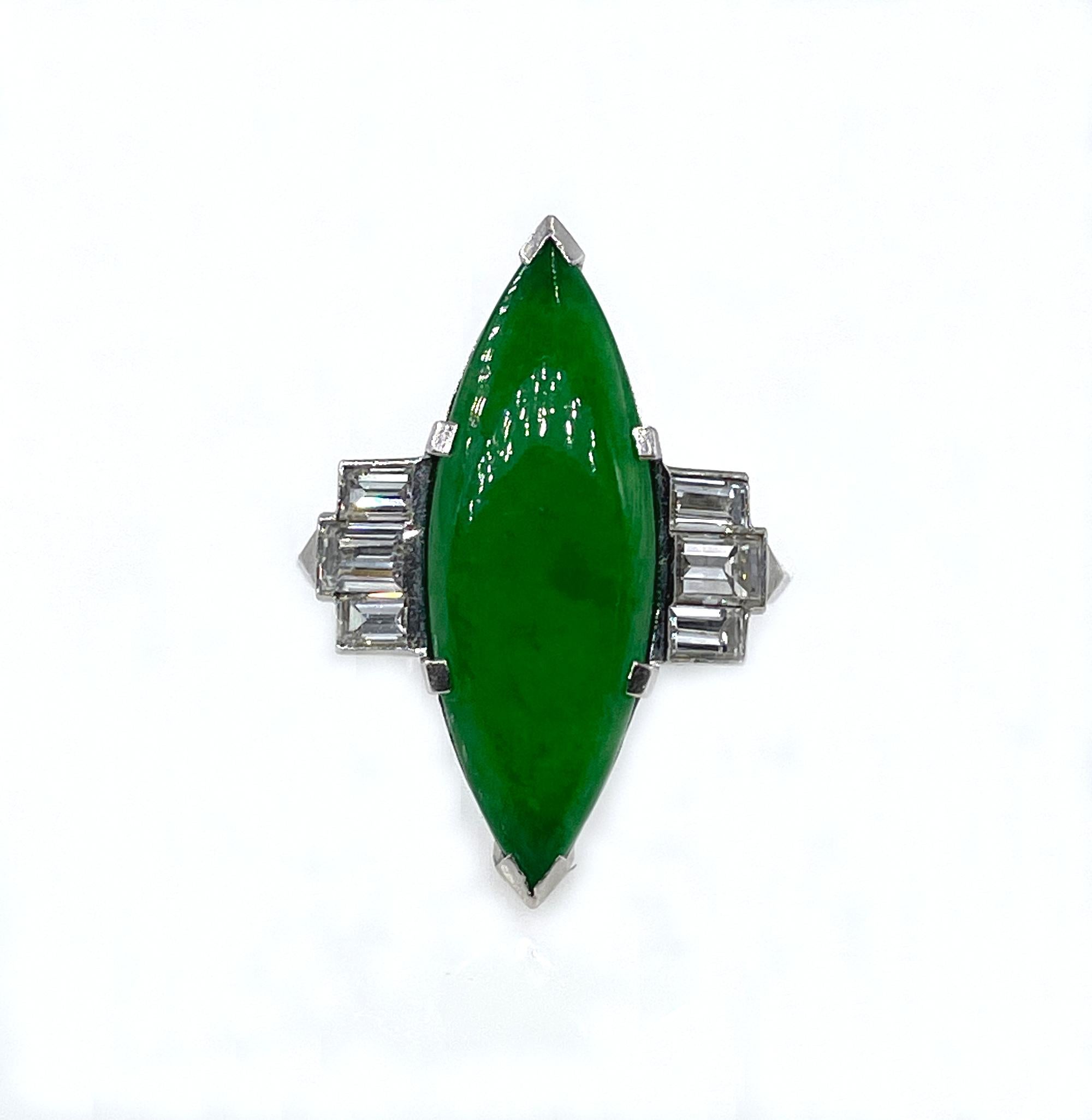 Bague Art déco en platine avec diamants et jade vert fait de jade naturel certifié GIA de 6,60 carats

e trois raisons principales pour choisir des JADEITE naturelles non traitées : elles sont belles, rares et super précieuses.
Si vous êtes à la