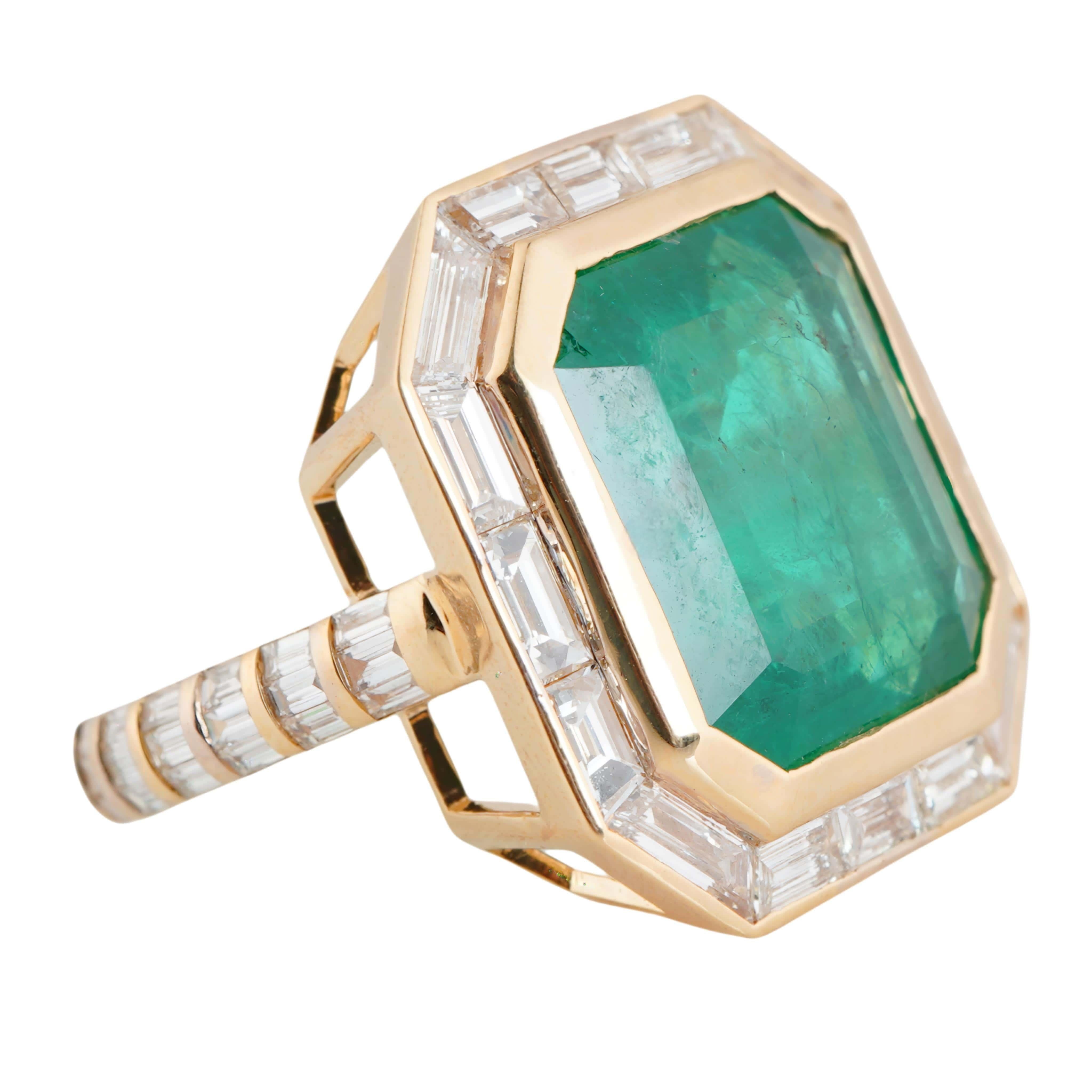 Ring aus 18 Karat Gold mit natürlichem sambischem Smaragd und Diamanten in hoher Qualität im Art-déco-Stil (Smaragdschliff) im Angebot