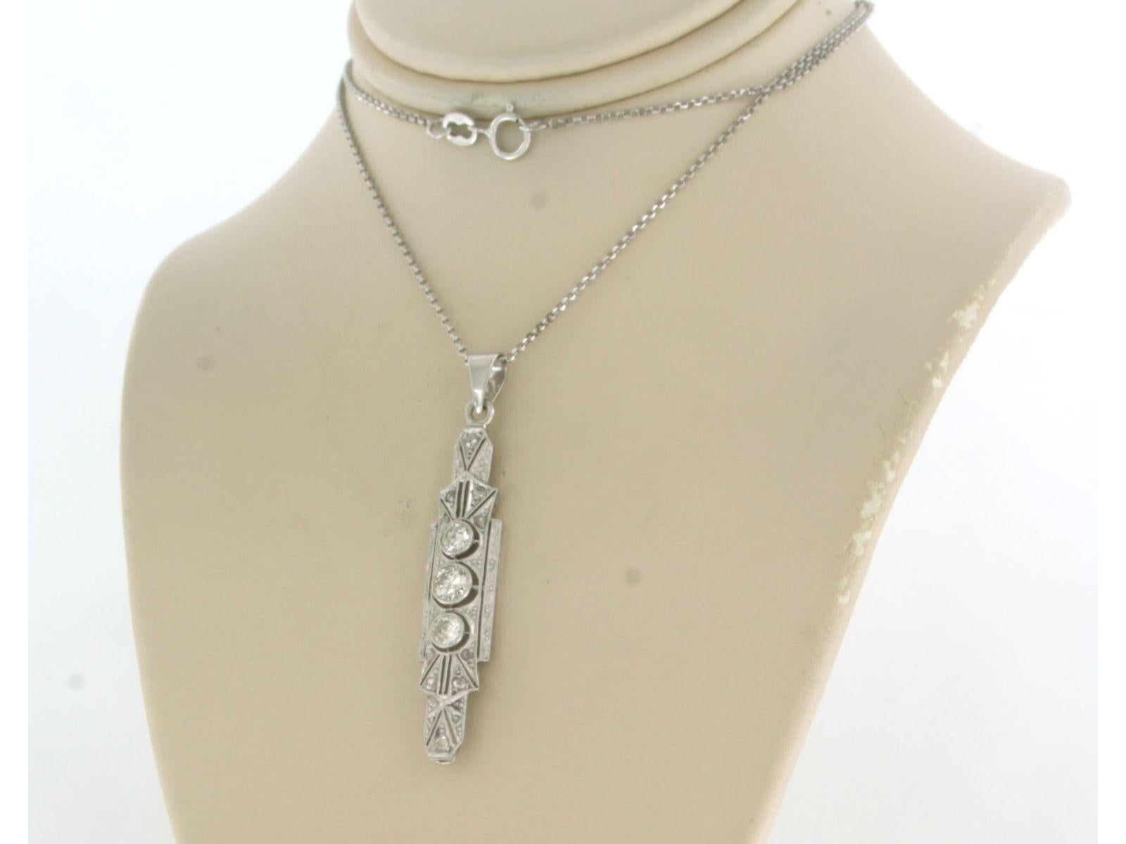 Collier en or blanc 18k avec un pendentif serti de diamants taille ancienne mine et taille rose. 0,50 ct - I/J, G/H - SI - 42 cm de long

Description détaillée :

Le collier mesure 42 cm de long et 0,8 mm de large.

Le pendentif mesure 4,3 cm de