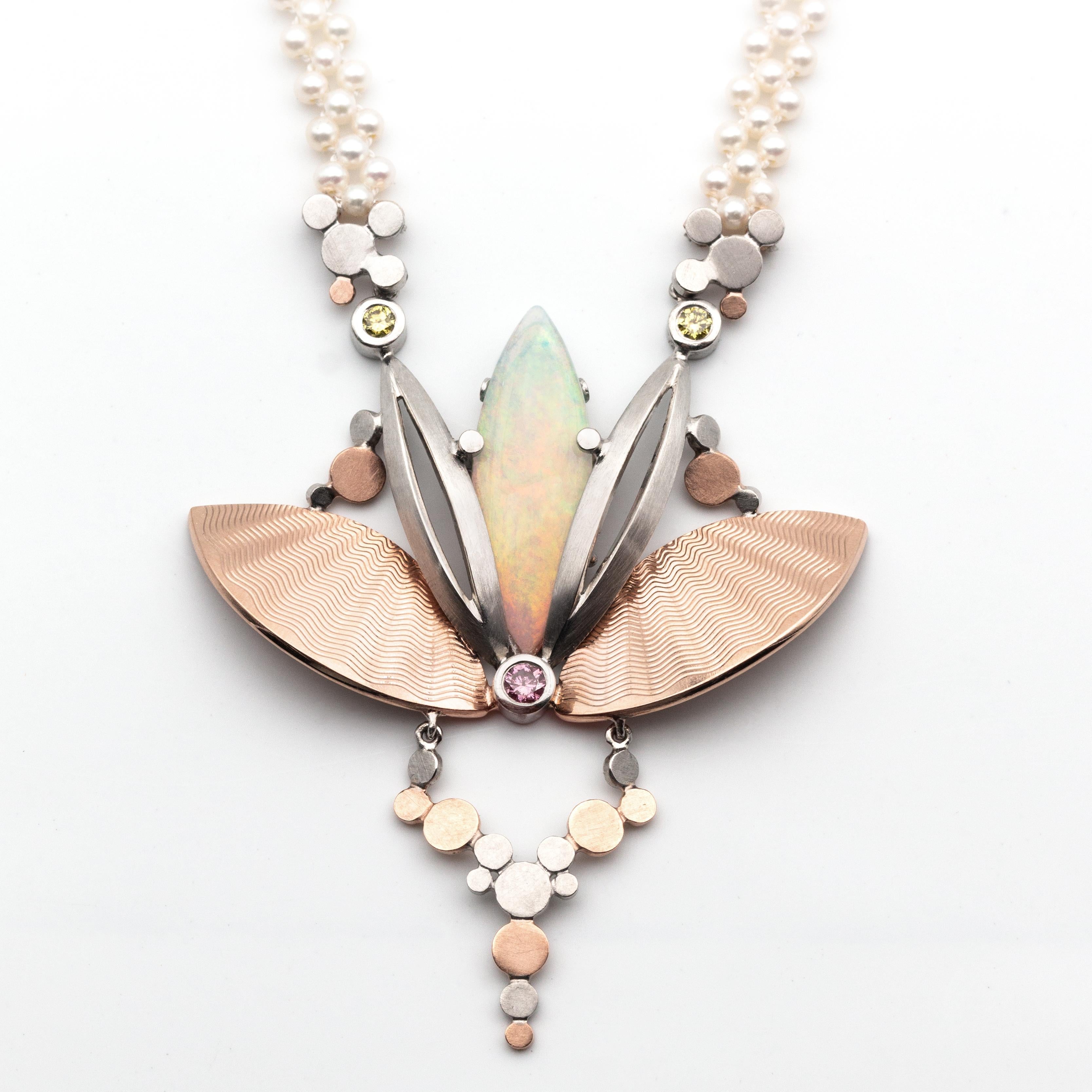 Taglio misto Collana Art Deco in oro rosa con opale e diamanti su collane di perle in vendita