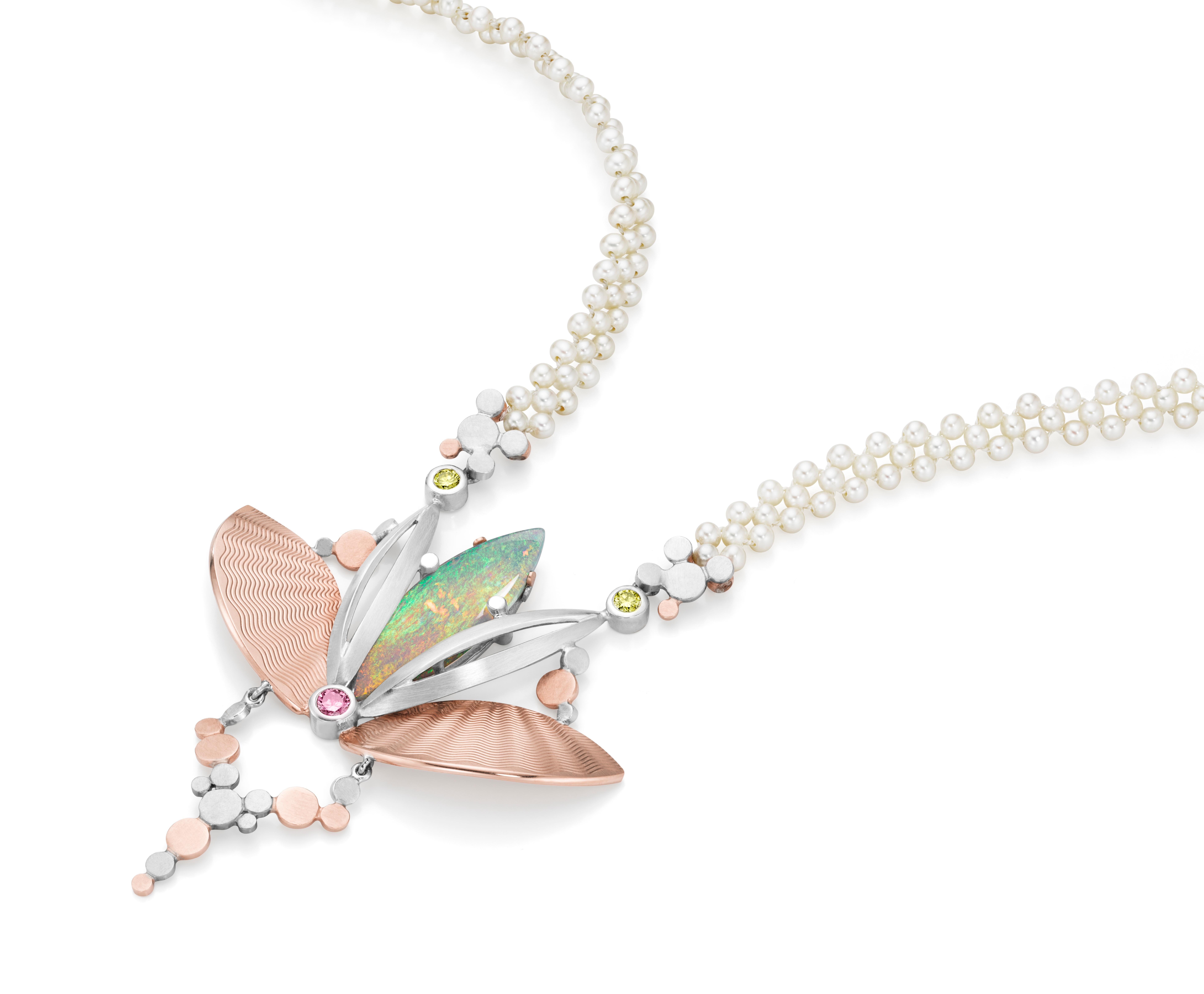 Collana Art Deco in oro rosa con opale e diamanti su collane di perle in vendita 1