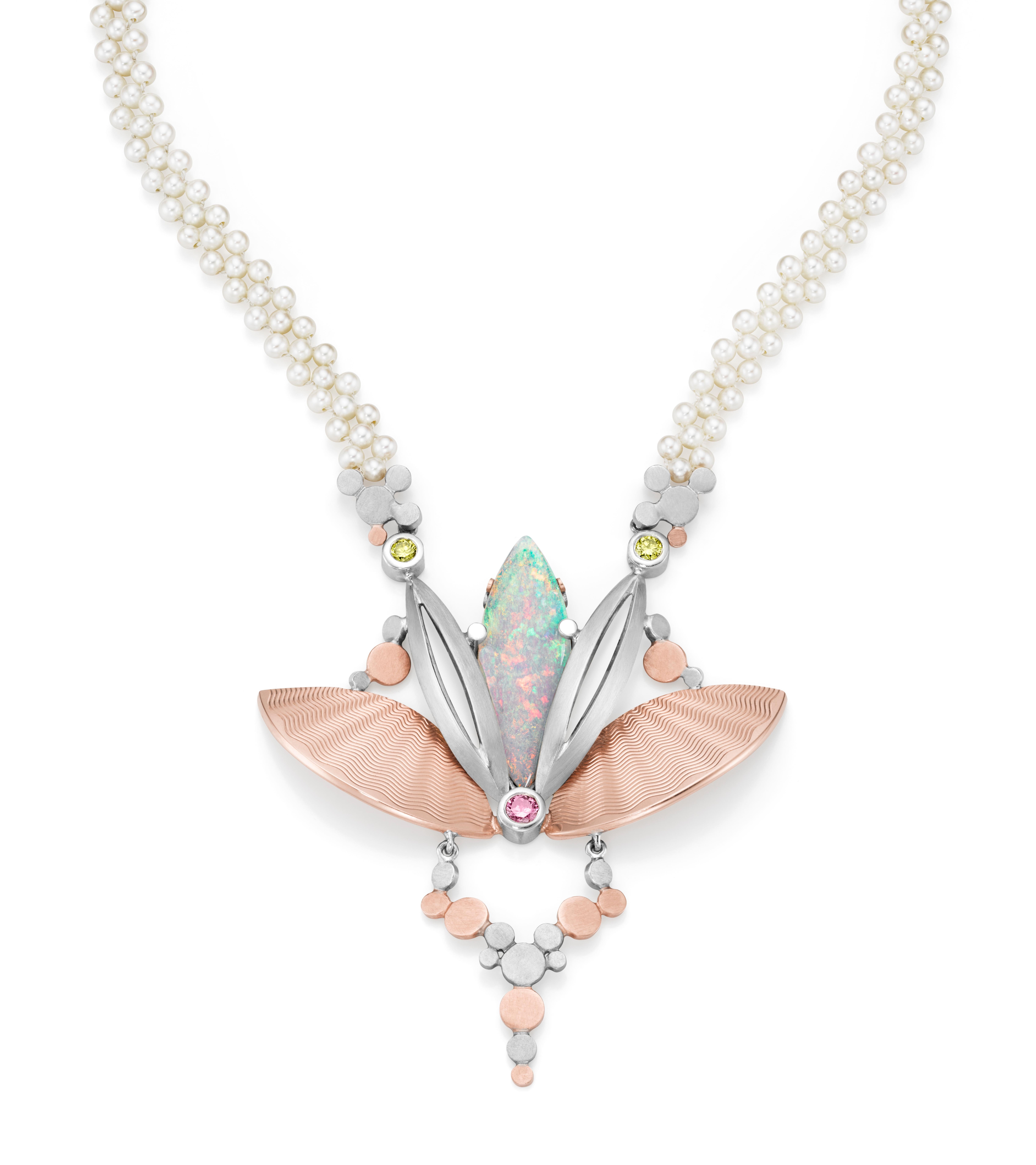 Collana Art Deco in oro rosa con opale e diamanti su collane di perle in vendita 3