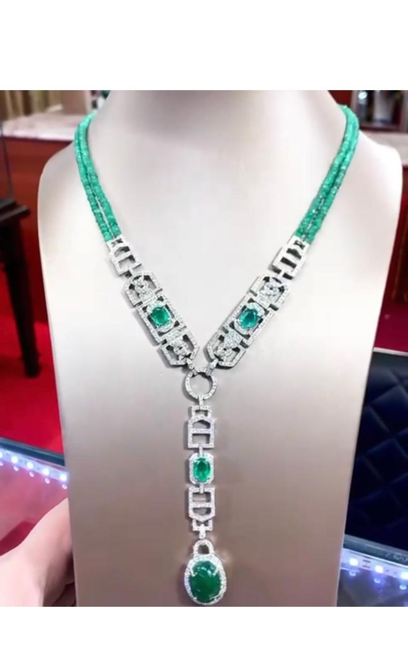 Women's Art Decô Necklace of 27, 95 Carats of Zambia Emeralds and Diamonds For Sale