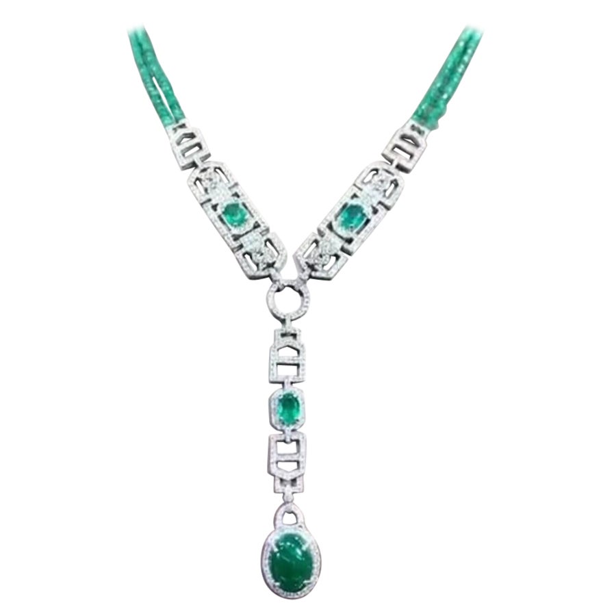 Art Decô Necklace of 27, 95 Carats of Zambia Emeralds and Diamonds For Sale