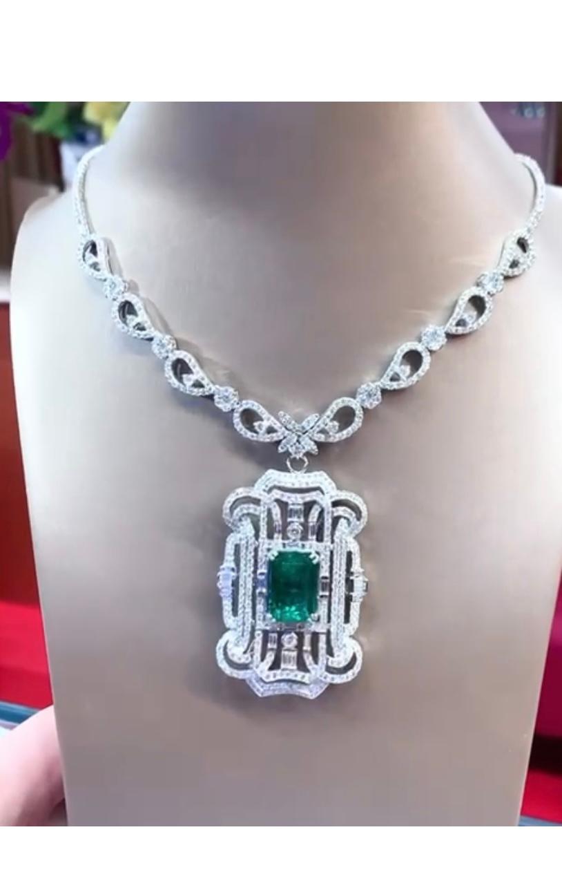An exquisite piece in Art Deco design , so chic and refined, in 18k gold with a Zambia emerald of 13,02 carats, fine quality, and round brilliant cut diamonds of 4,62 carats,F/VS . 
High piece of jewelry.
Handcrafted by artisan goldsmith.
Excellent