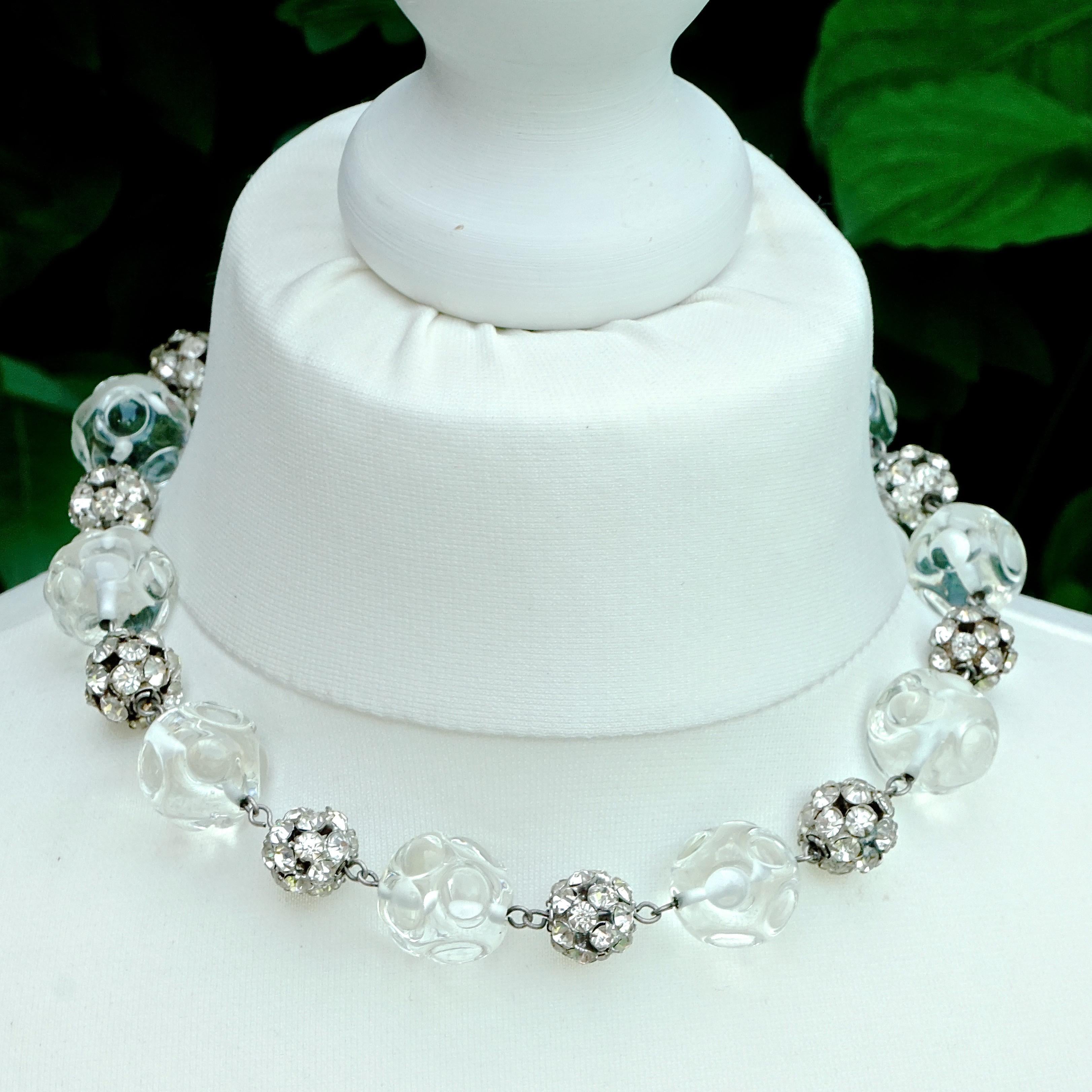 Art Deco Necklace with Clear Glass and Rhinestone Ball Beads on Silver Tone Wire In Good Condition For Sale In London, GB