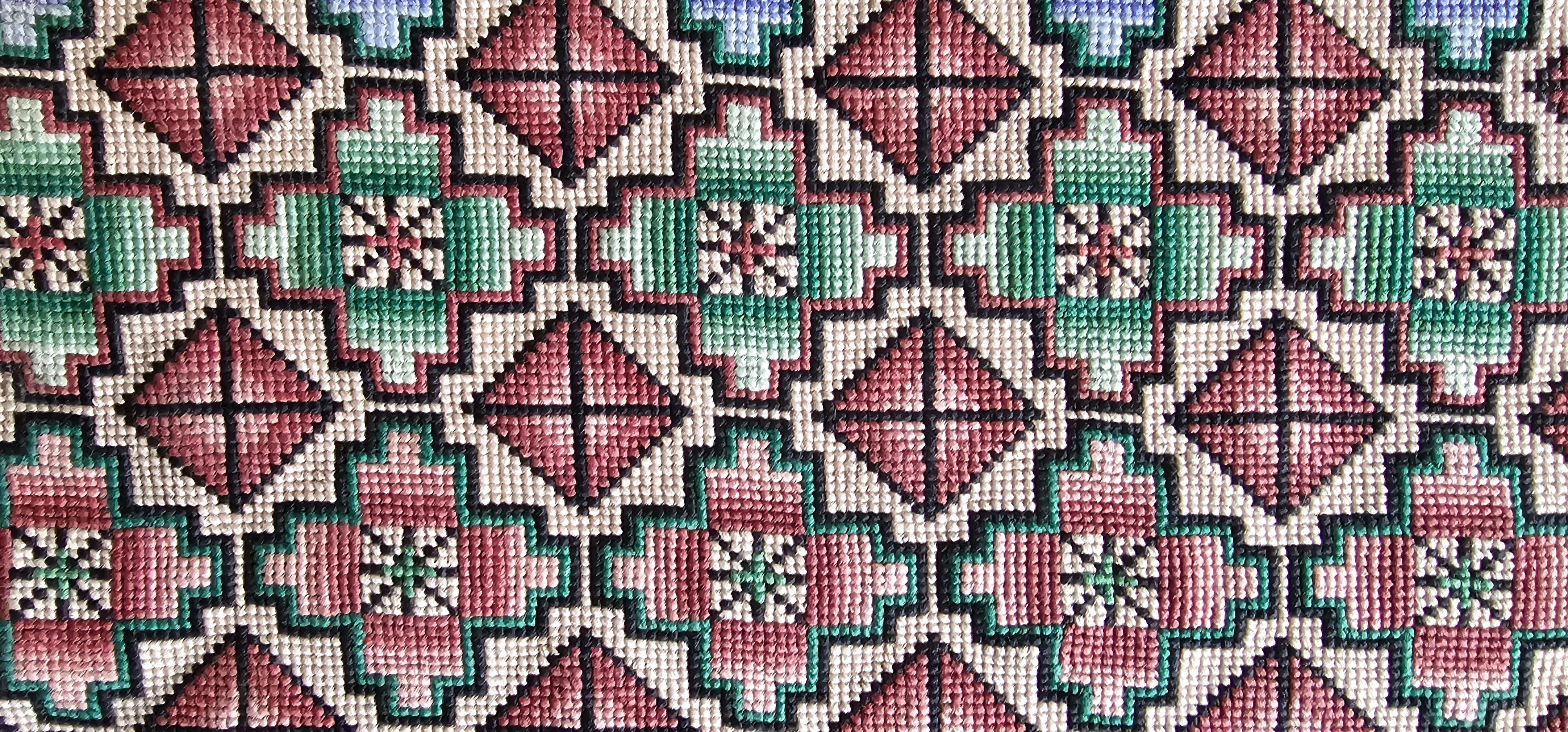 Una pieza muy fina de textil Art Decó de punta de aguja de principios de los años 30 . De origen inglés y en un estado excepcional. Esta pieza está tejida en algodón y tiene matices geométricos clásicos del Art Déco.
La pieza es versátil y podría