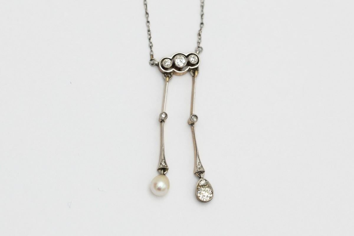 Art Deco negligee necklace with diamonds and pearl. In Good Condition In Chorzów, PL