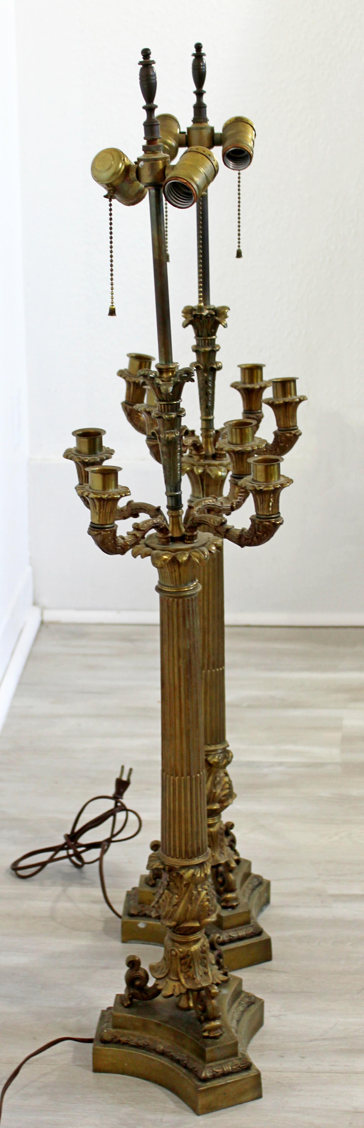 Milieu du XXe siècle Paire de lampes de bureau néoclassiques Art Déco en bronze de William Kessler, années 1930 en vente