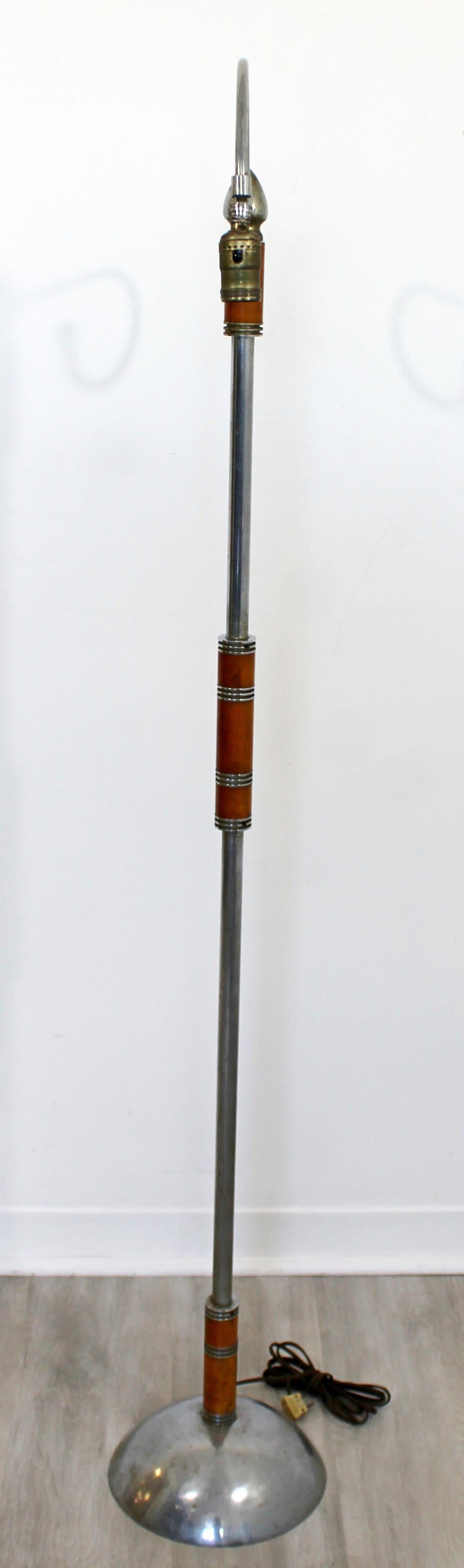 For your consideration is a wonderfully sculptural floor lamp, by Bakelite, circa 1930s-1940s. In excellent vintage condition. The dimensions are 21