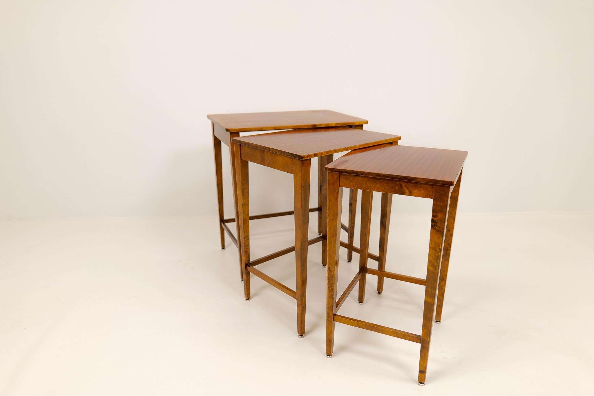 Art Deco Nesting Tables Mahogany and Stained Birch, NK Sweden, 1940s For Sale 5