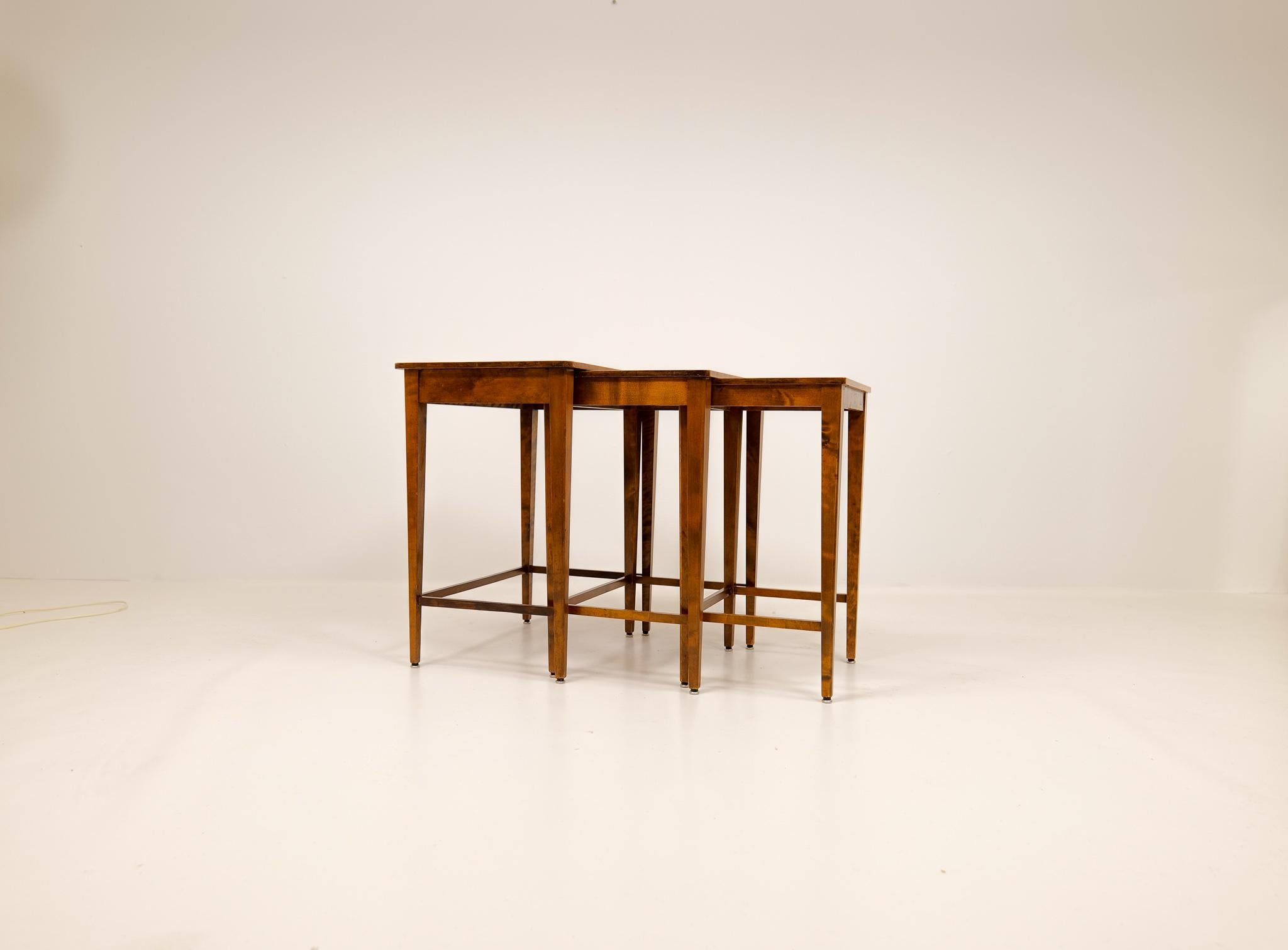 Art Deco Nesting Tables Mahogany and Stained Birch, NK Sweden, 1940s In Good Condition For Sale In Hillringsberg, SE
