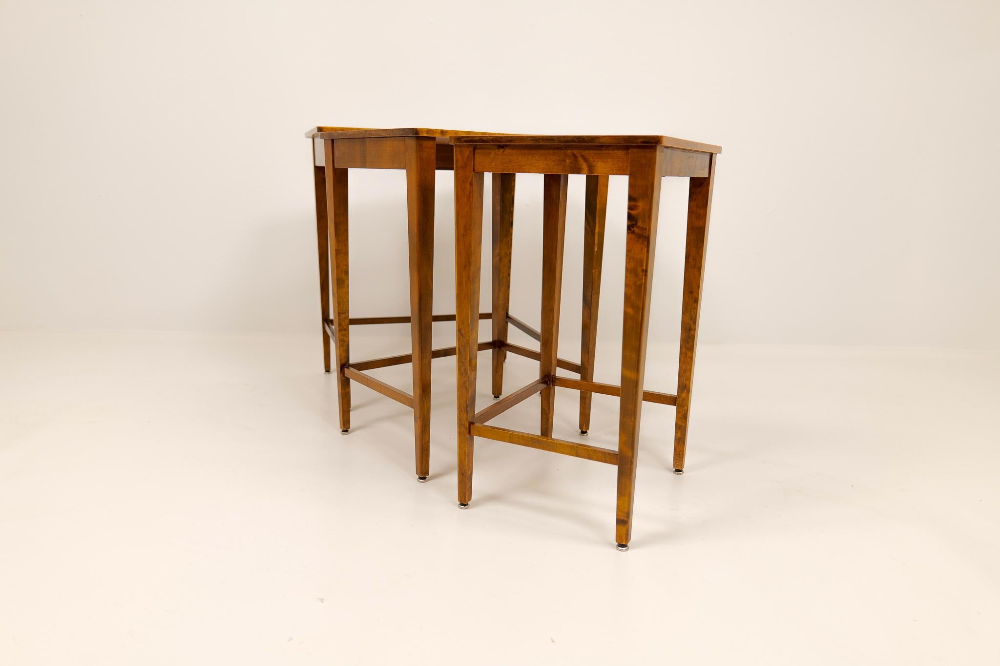 Art Deco Nesting Tables Mahogany and Stained Birch, NK Sweden, 1940s For Sale 4