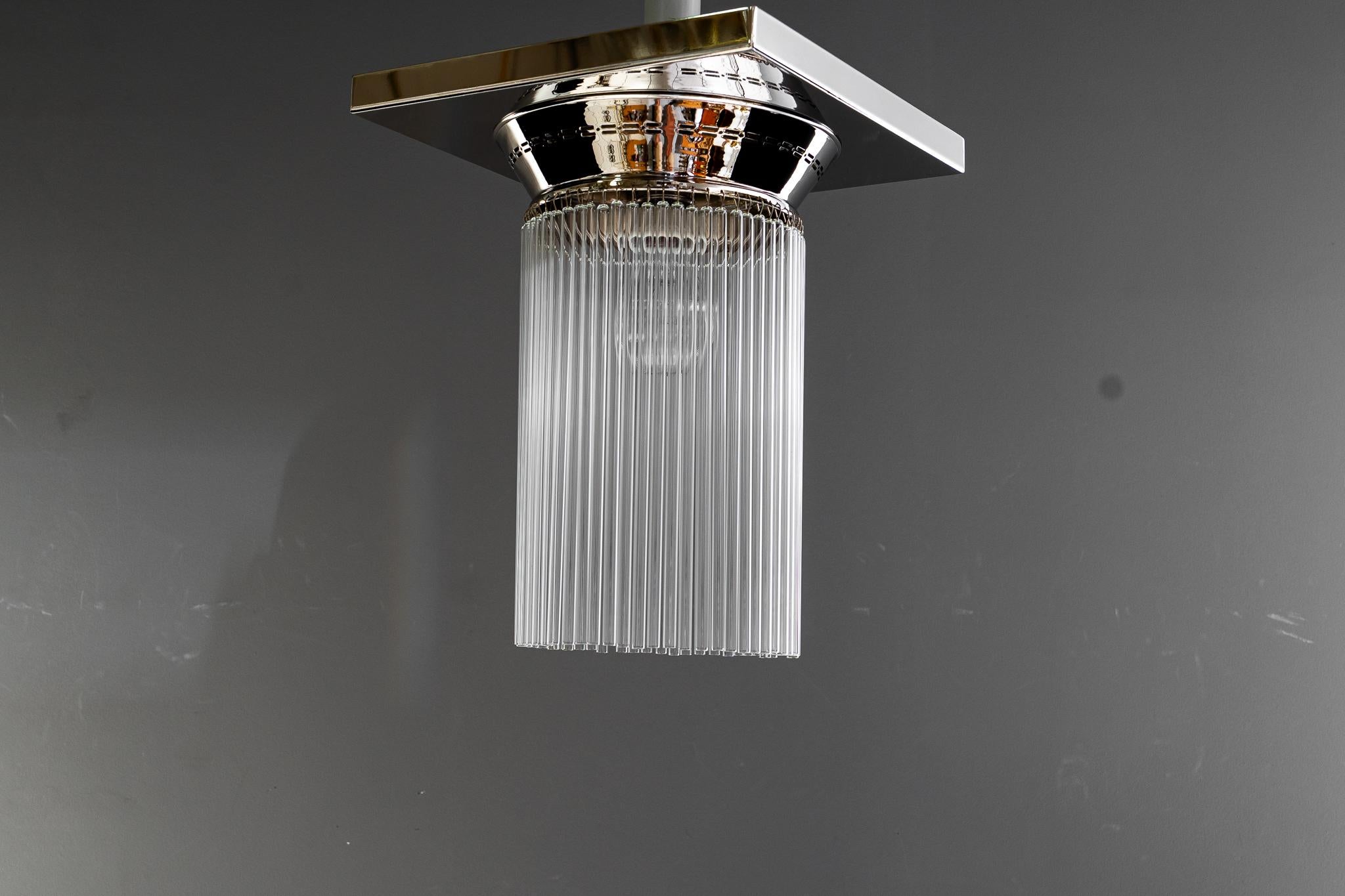 Art Deco vernickelte Deckenlampe mit Glasstäben um 1920er Jahre
Die Glasstäbe werden ersetzt ( neu )