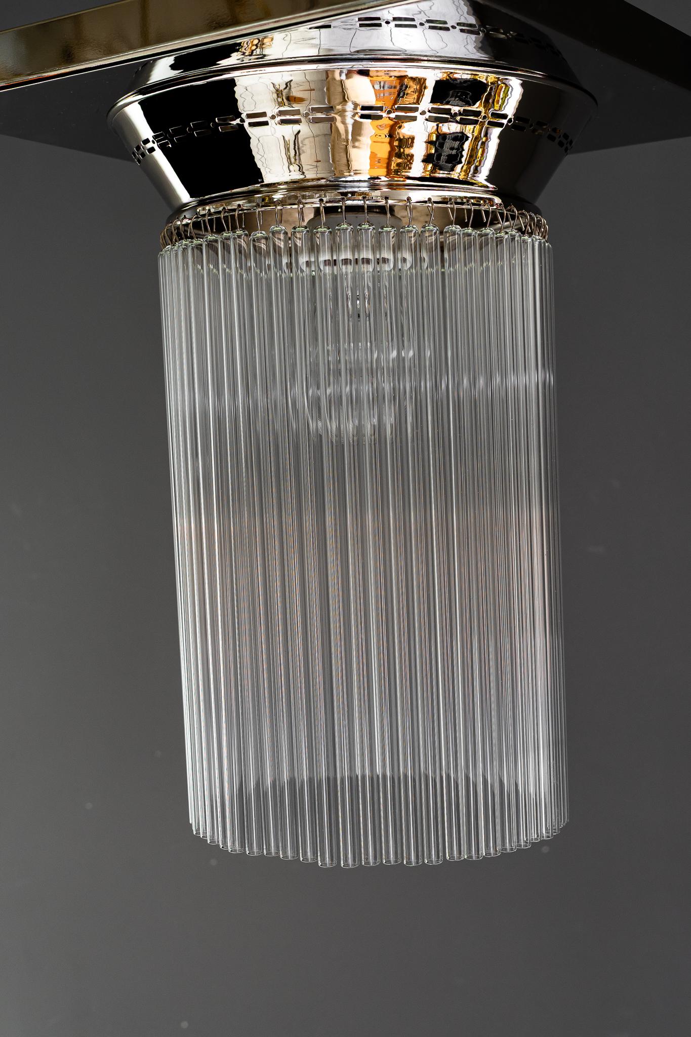 Art Deco Deckenlampe aus Nickel mit Glasstäben um 1920 im Zustand „Gut“ im Angebot in Wien, AT