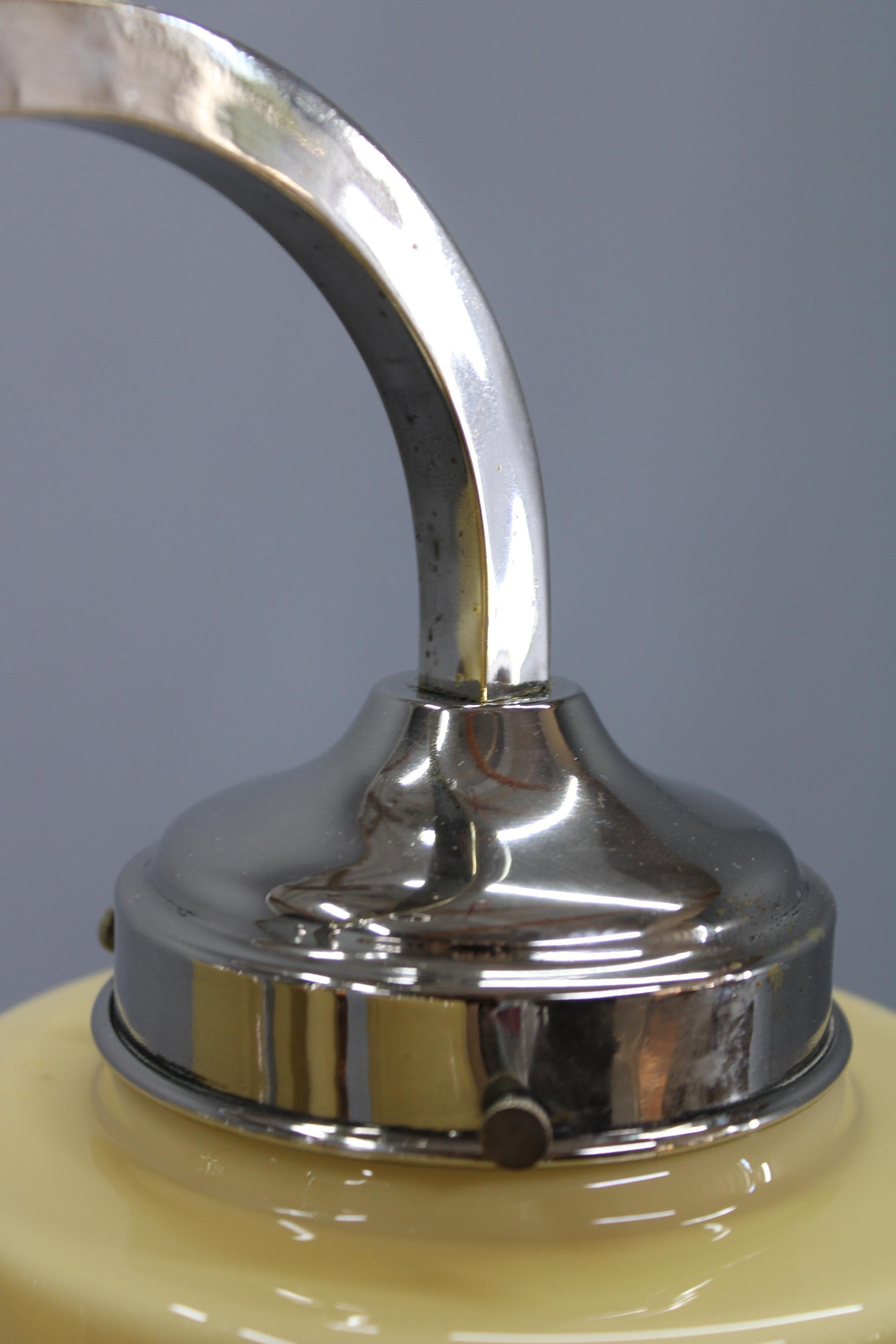 Art Deco Nickel Chandelier with Cream Glass Cylinders, Czechoslovakia, 1930s en venta 2