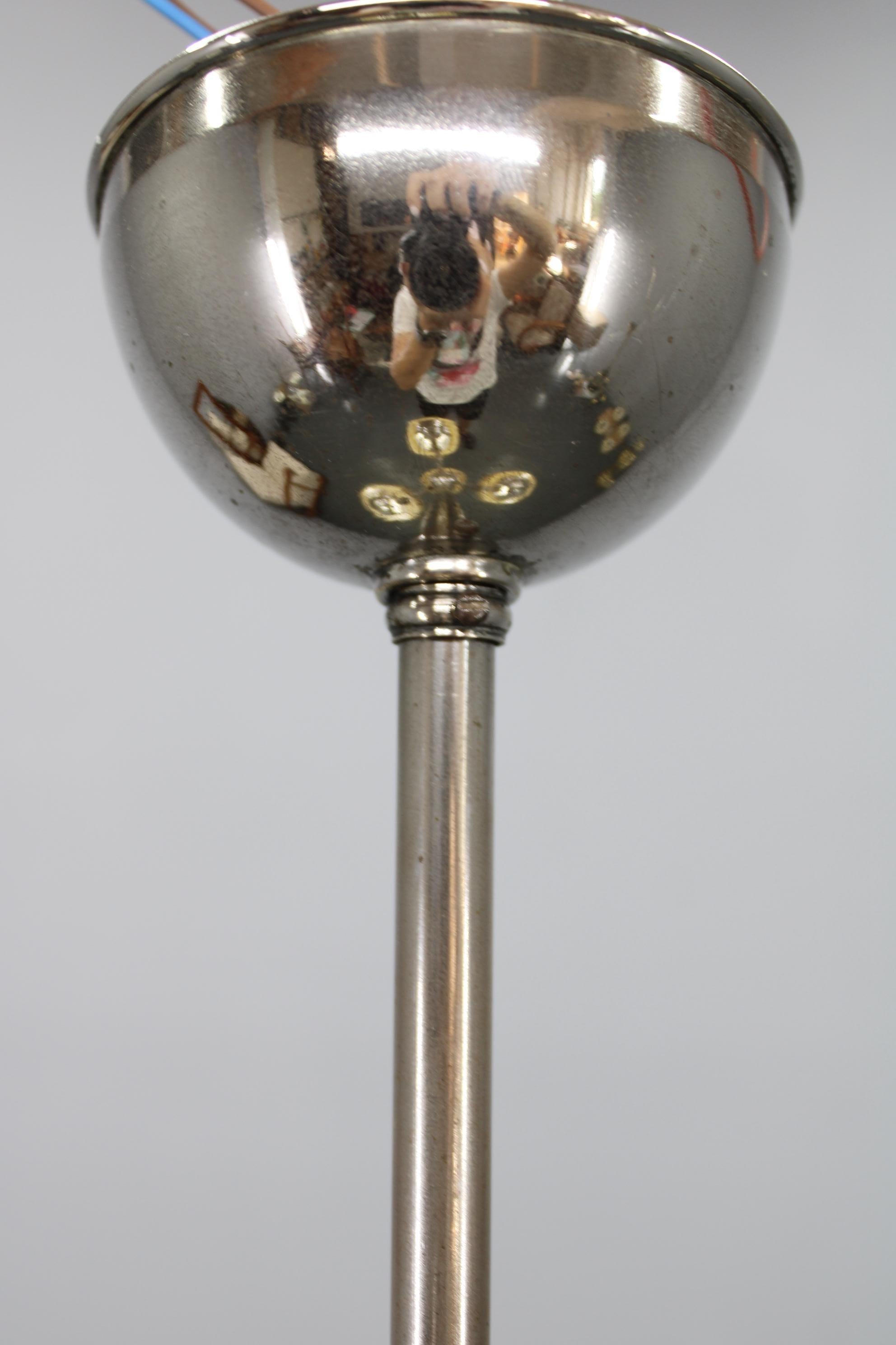 Art Deco Nickel Chandelier with Cream Glass Cylinders, Czechoslovakia, 1930s mediados del siglo XX en venta