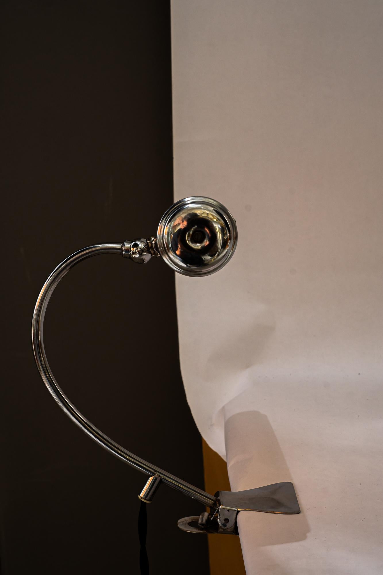 Lampe de table Art déco à pince en nickel vienne vers 1920 Bon état - En vente à Wien, AT
