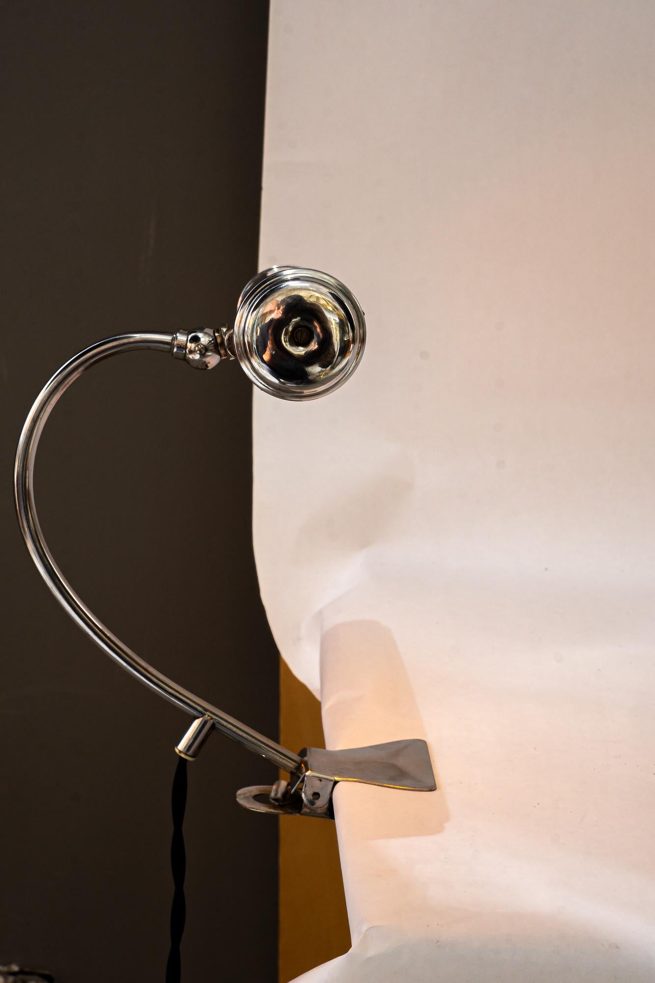 Début du 20ème siècle Lampe de table Art déco à pince en nickel vienne vers 1920 en vente