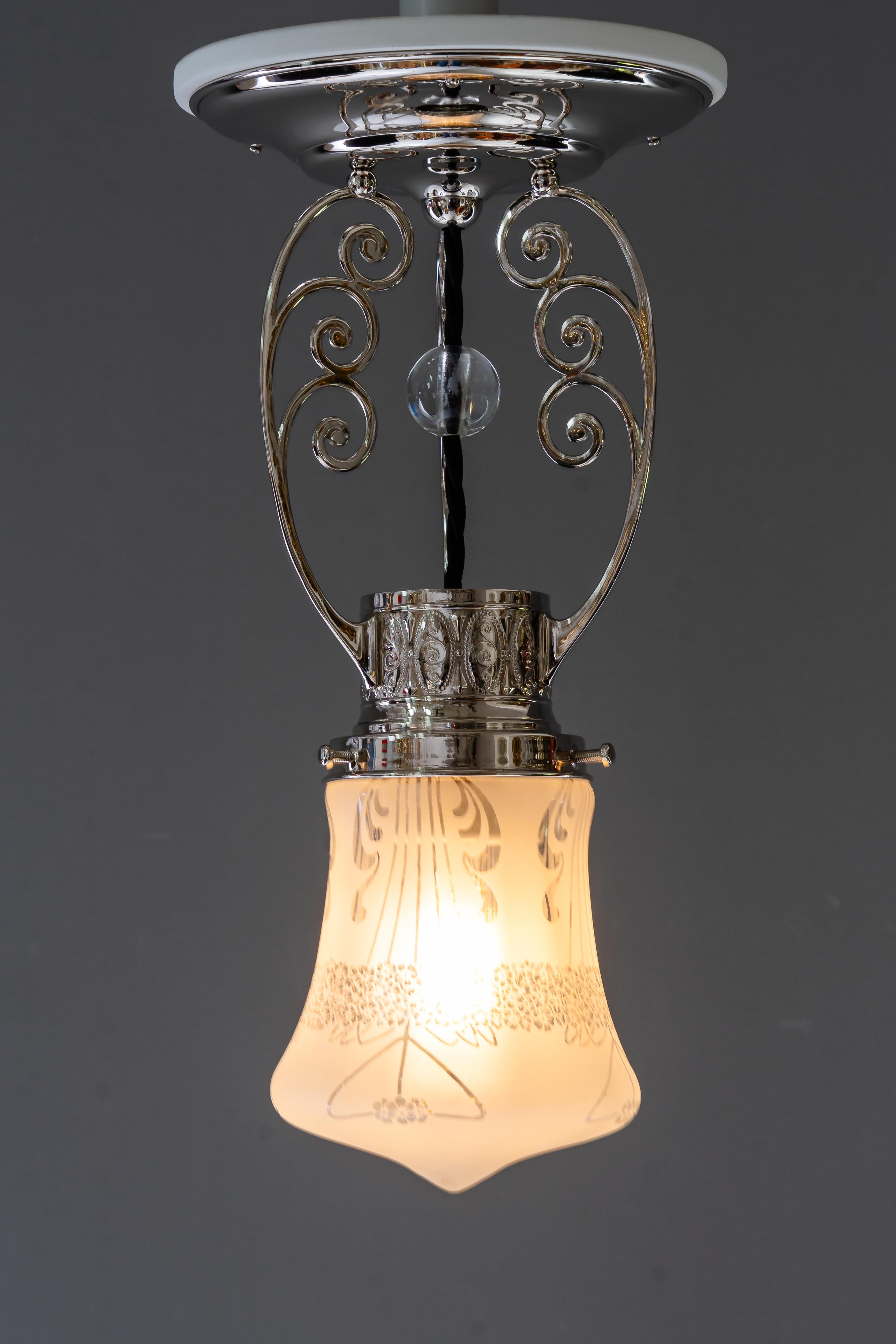 Lampada da soffitto Art Deco nichelata con paralume in vetro tagliato vienna, intorno agli anni '20 in vendita 5