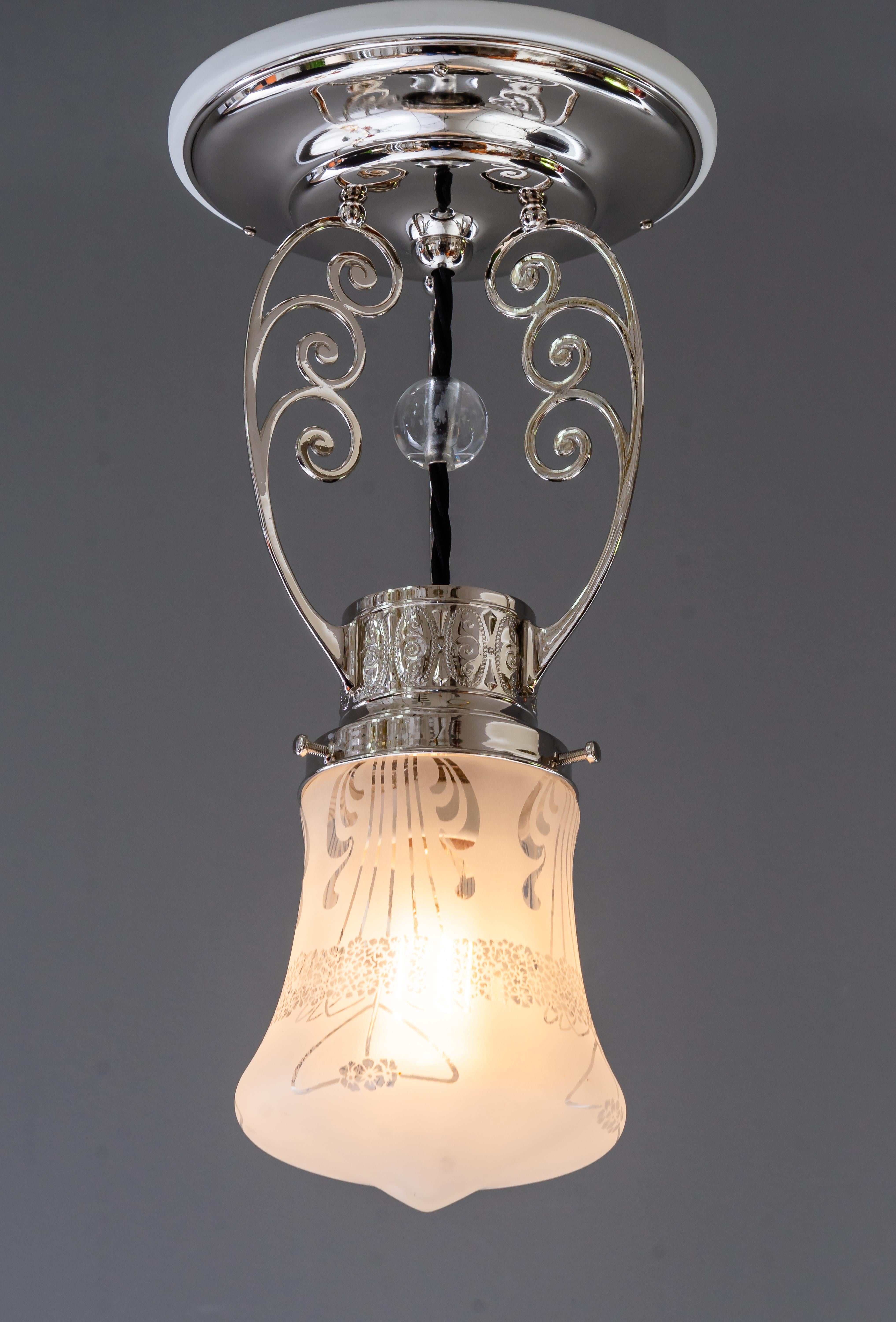 Lampada da soffitto Art Deco nichelata con paralume in vetro tagliato vienna, intorno agli anni '20 in vendita 8