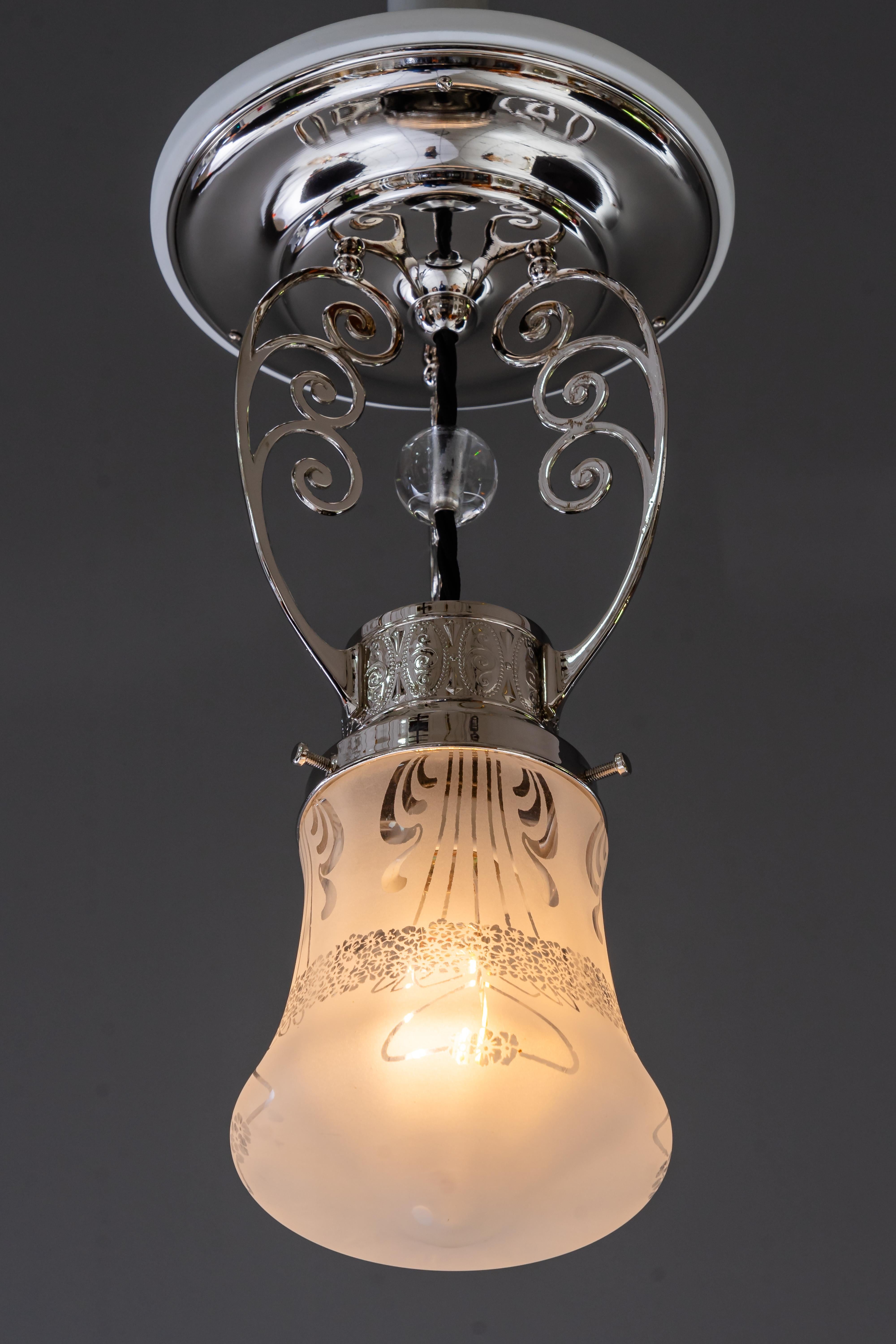 Lampada da soffitto Art Deco nichelata con paralume in vetro tagliato vienna, intorno agli anni '20 in vendita 9