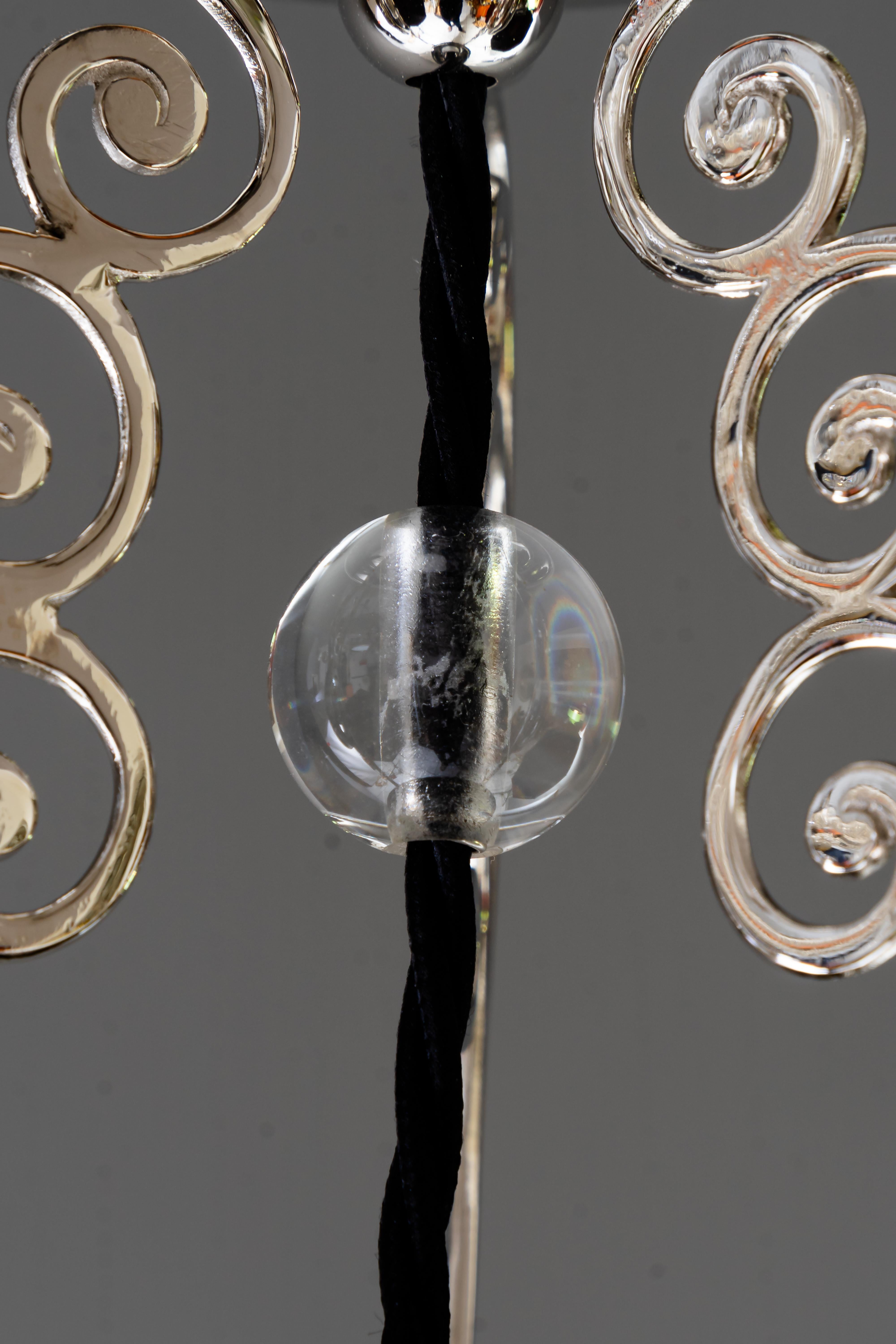 Inizio XX secolo Lampada da soffitto Art Deco nichelata con paralume in vetro tagliato vienna, intorno agli anni '20 in vendita